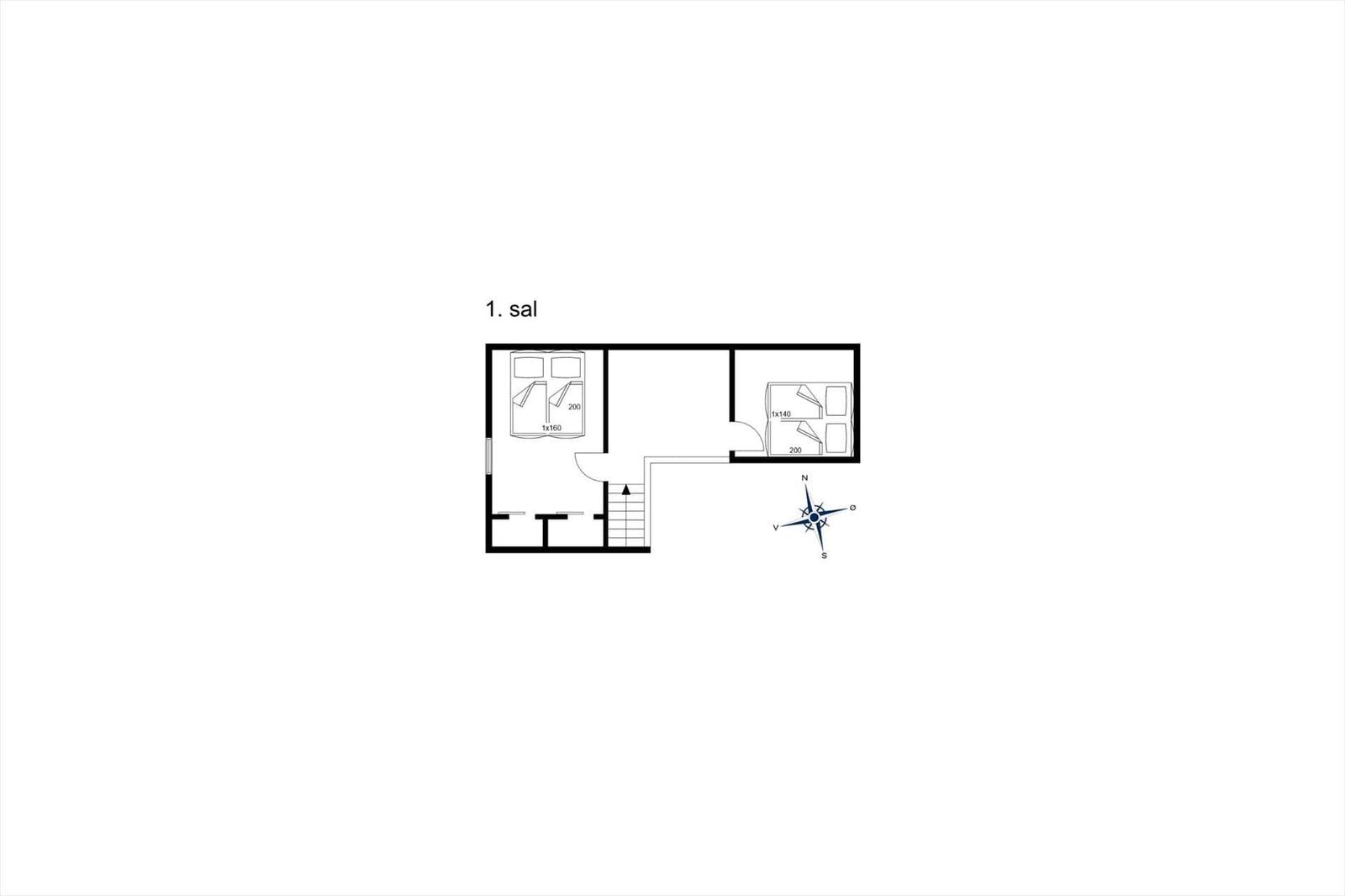 Erster Stock: Schlafzimmer mit 1x160 und 1x140 Betten, Flur und Treppe.