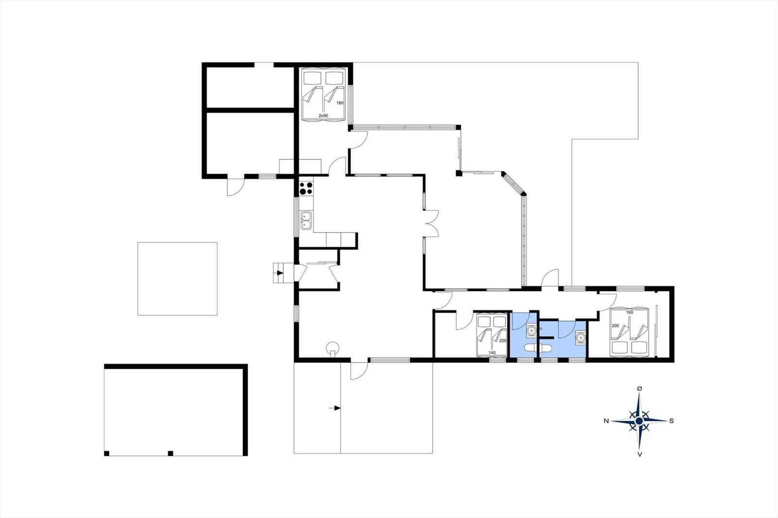 Plan einer Wohnung mit drei Schlafzimmern, Küche und Bad.