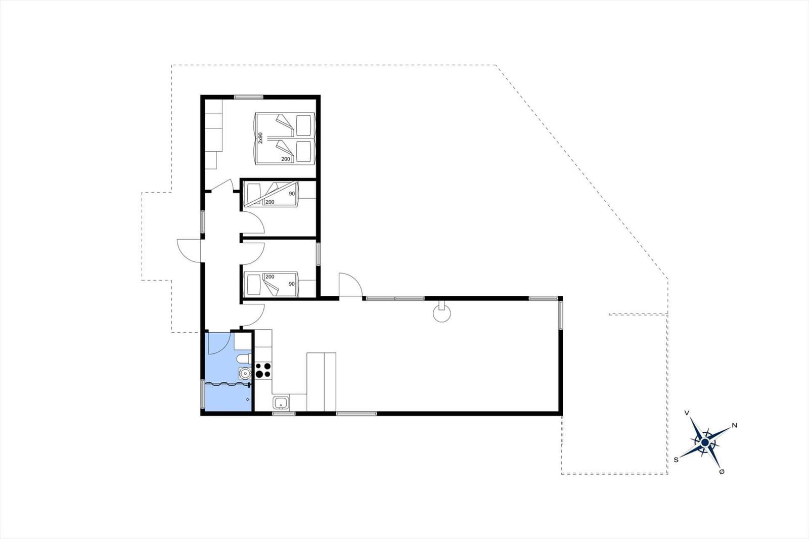 Wohnung mit drei Schlafzimmern, Küche und Bad. Grundriss mit Kompass.