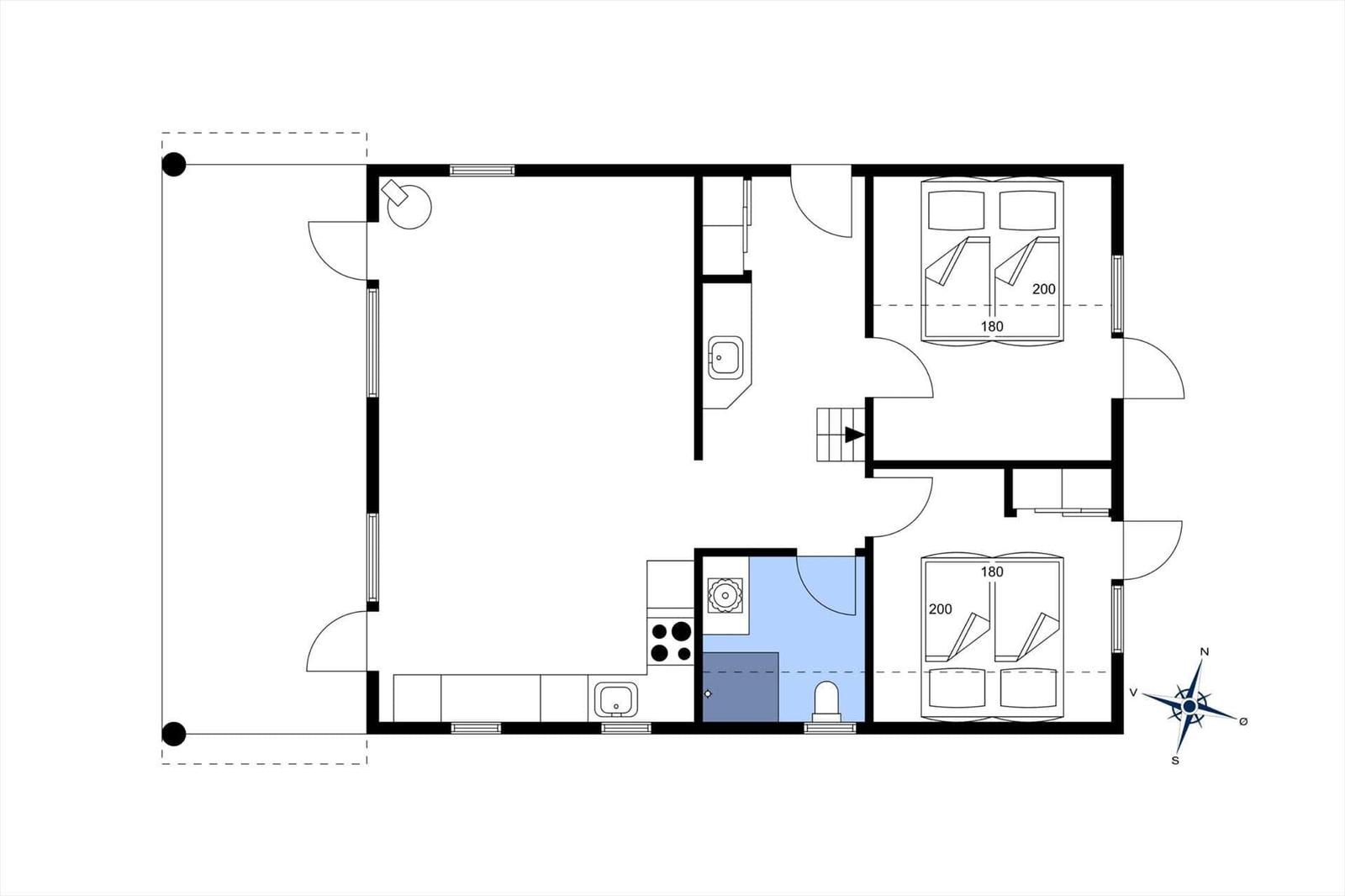 Wohnung mit zwei Schlafzimmern, Küche und Bad. Treppenhaus zur oberen Etage.
