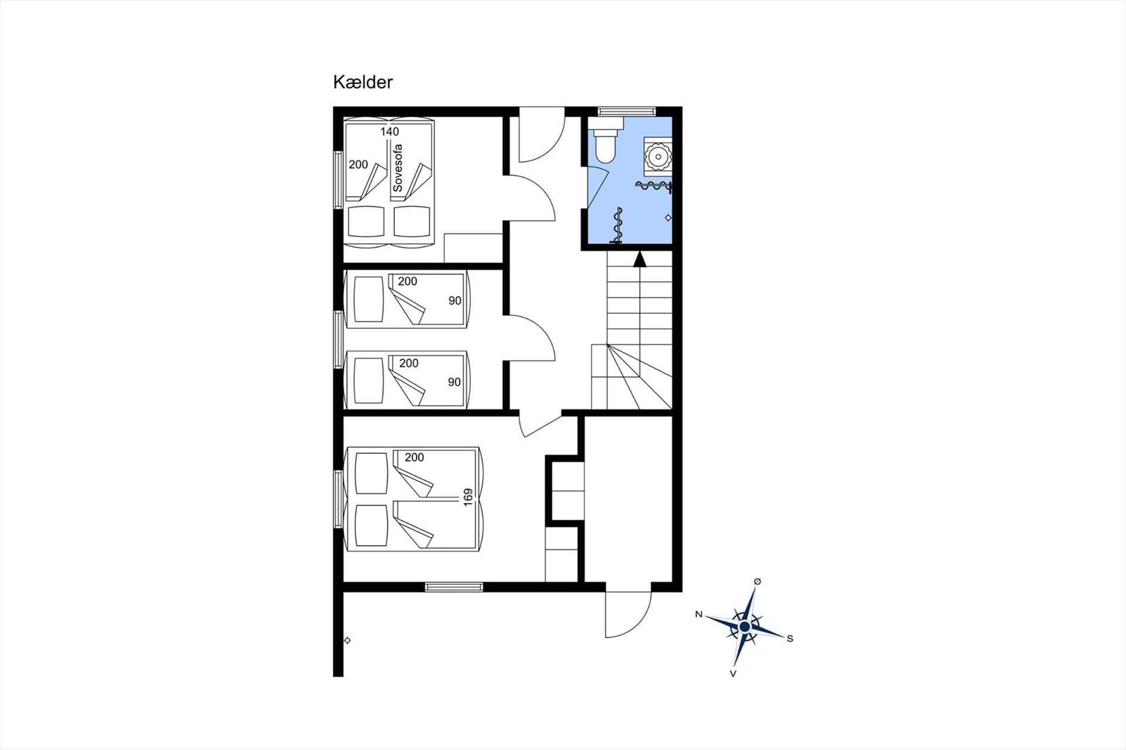 Keller mit Schlafzimmern, Bad und Treppe zur oberen Etage.