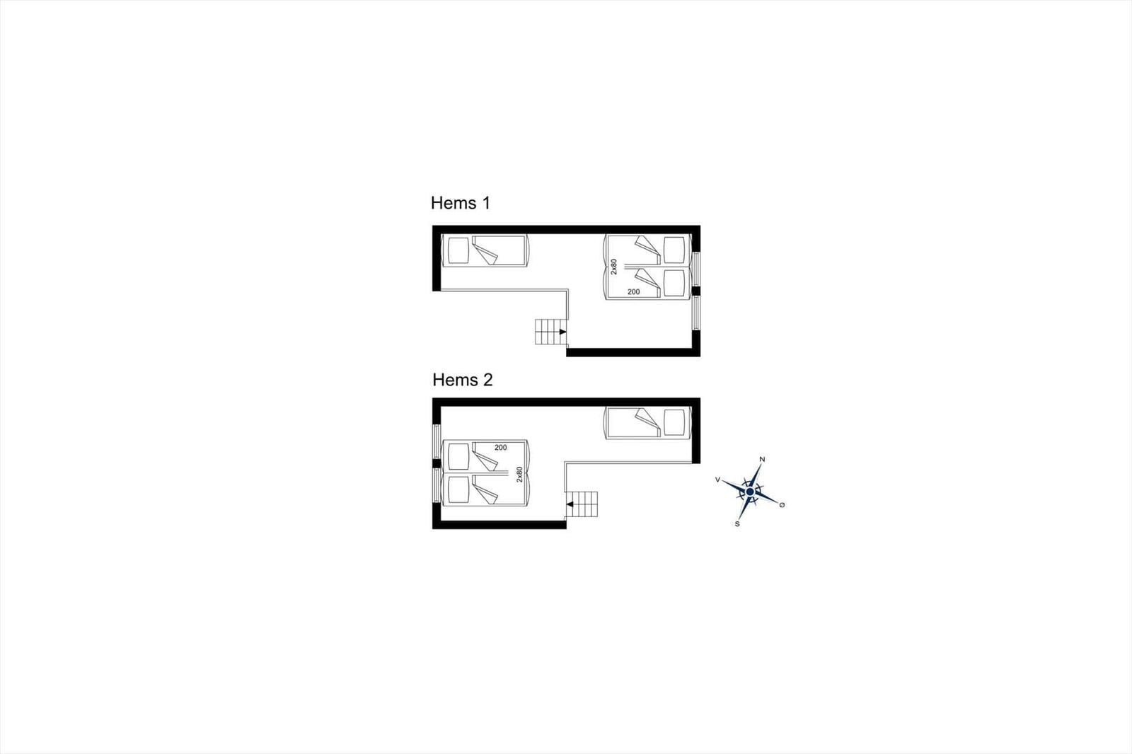 Zwei Zimmer mit Schlafbereichen und Treppenanschlüssen. Orientierung mit Kompass.