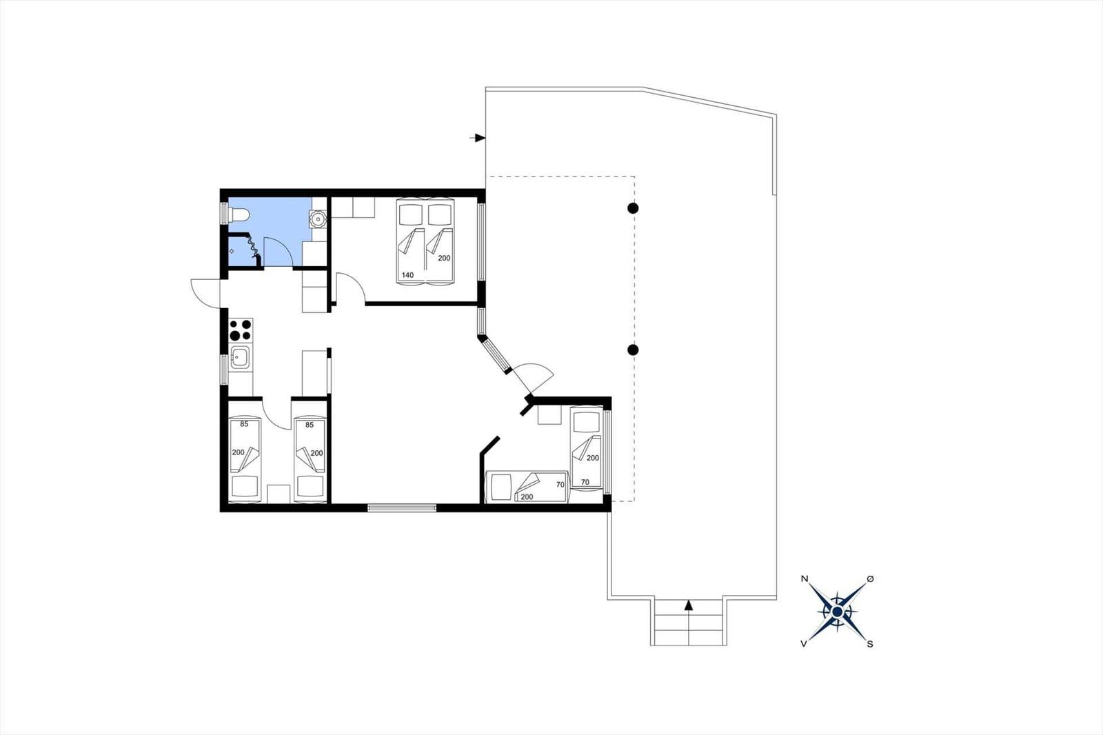 Wohnung mit Küche, Bad, drei Schlafzimmern und Terrasse.