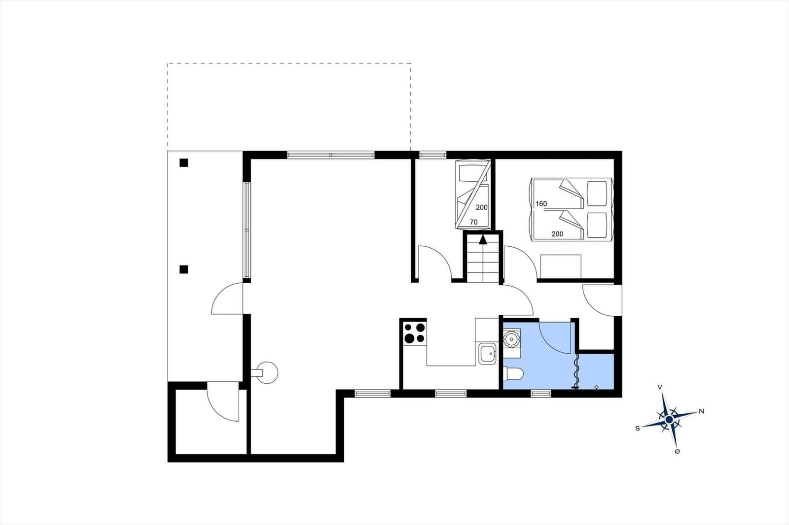 Wohnung mit Küche, Bad, Schlafzimmer und Treppenhaus zur oberen Etage.