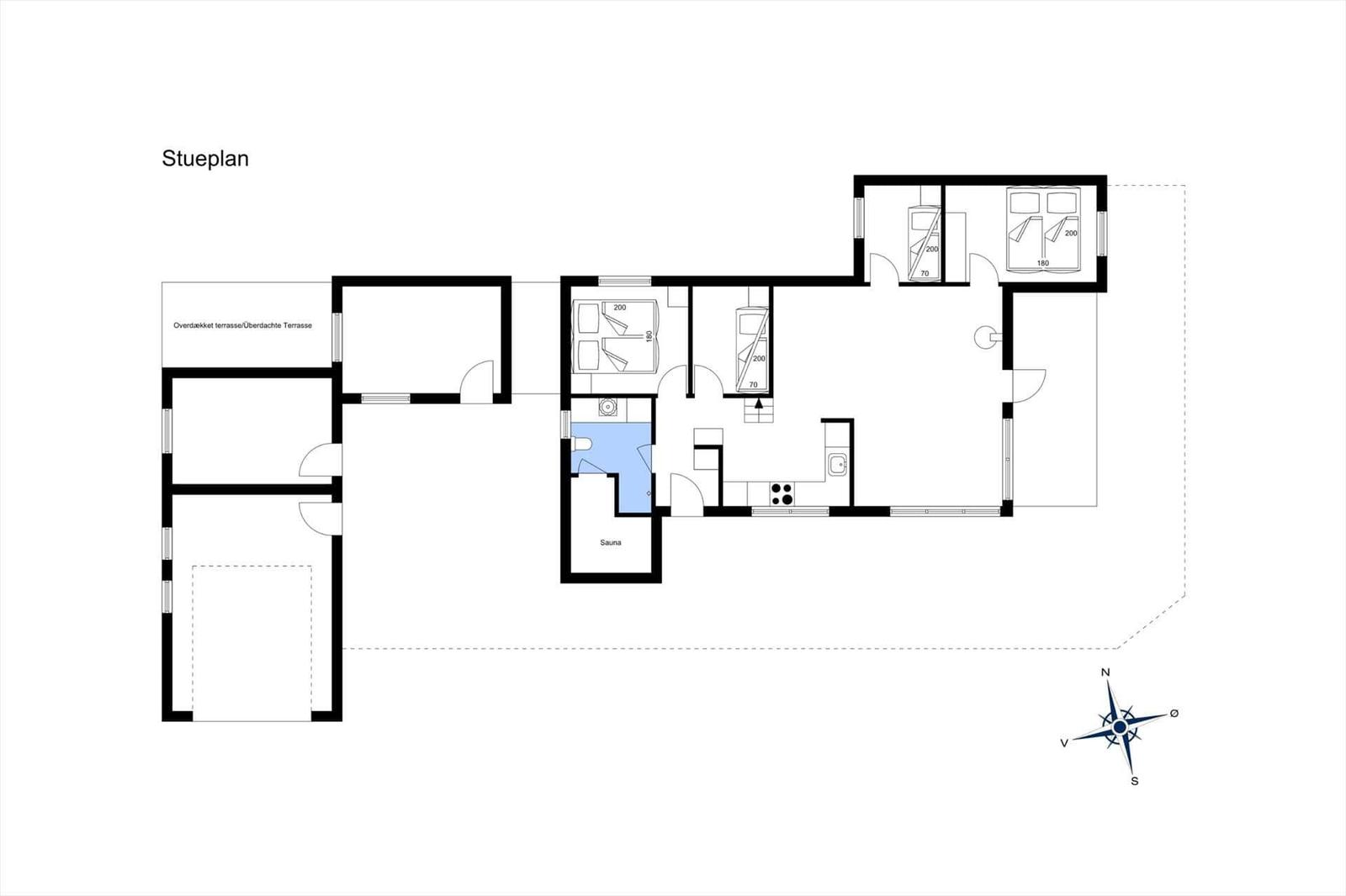 Stueplan zeigt Wohnbereich, Schlafzimmer, Sauna und überdachte Terrasse.