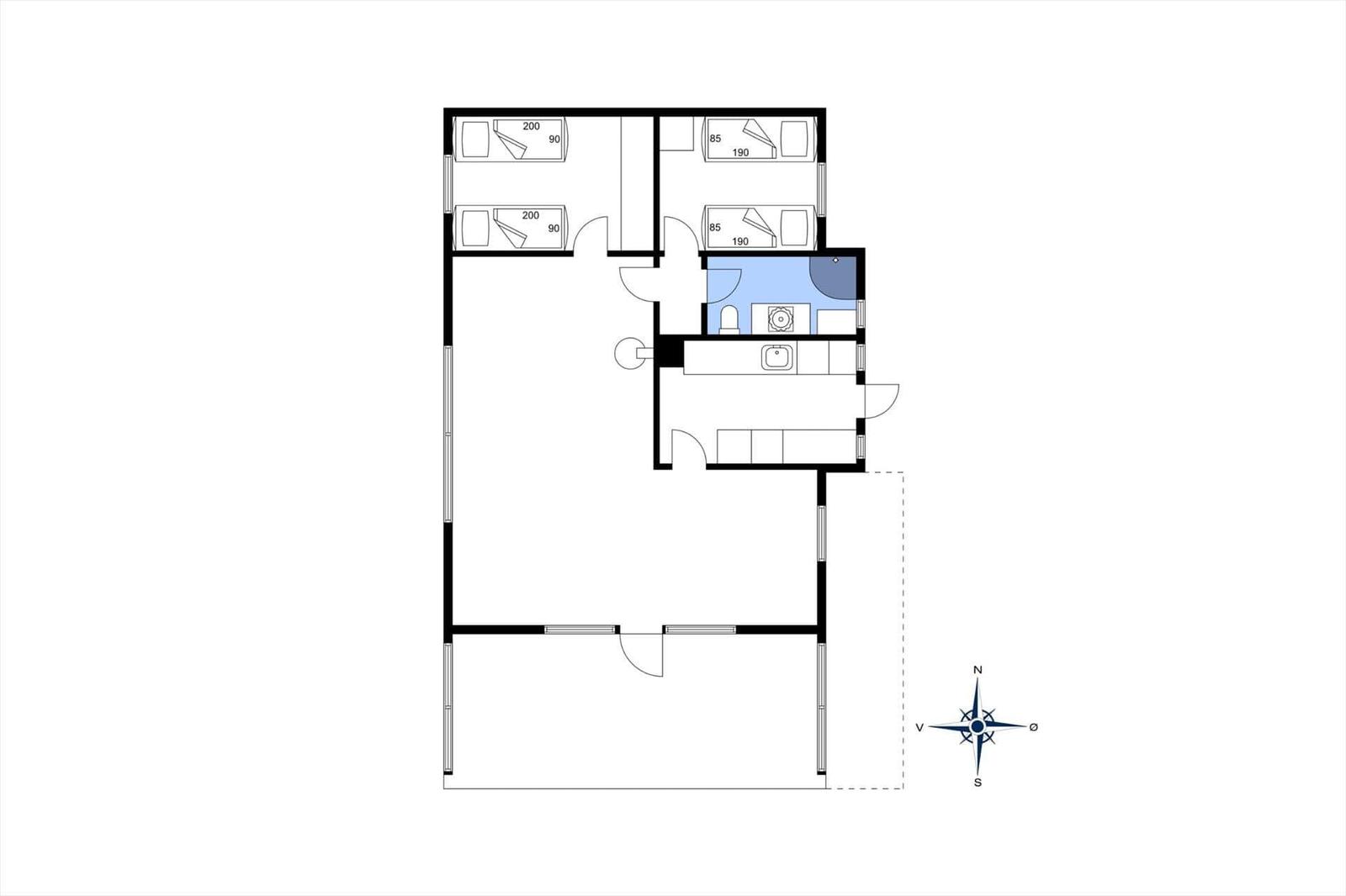 Wohnung mit zwei Schlafzimmern, Küche und Bad. Großer Wohnbereich mit Fenster.