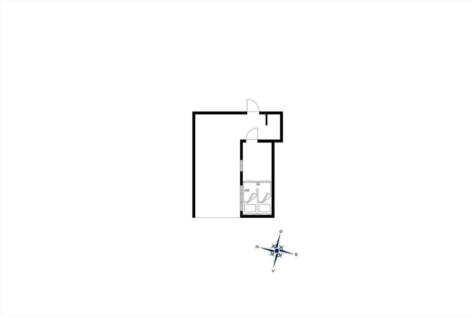 Räumlichkeiten mit Flur, Schlafzimmer und Bad. Orientierung mit Kompass.