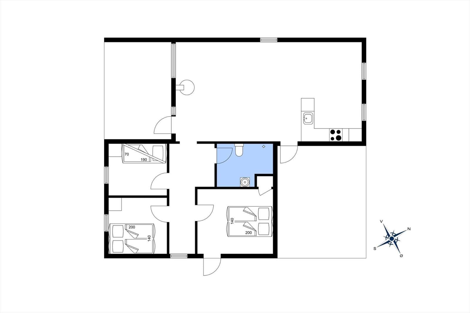 Wohnung mit zwei Schlafzimmern, Küche und Bad. Raumübersicht mit Maßangaben.