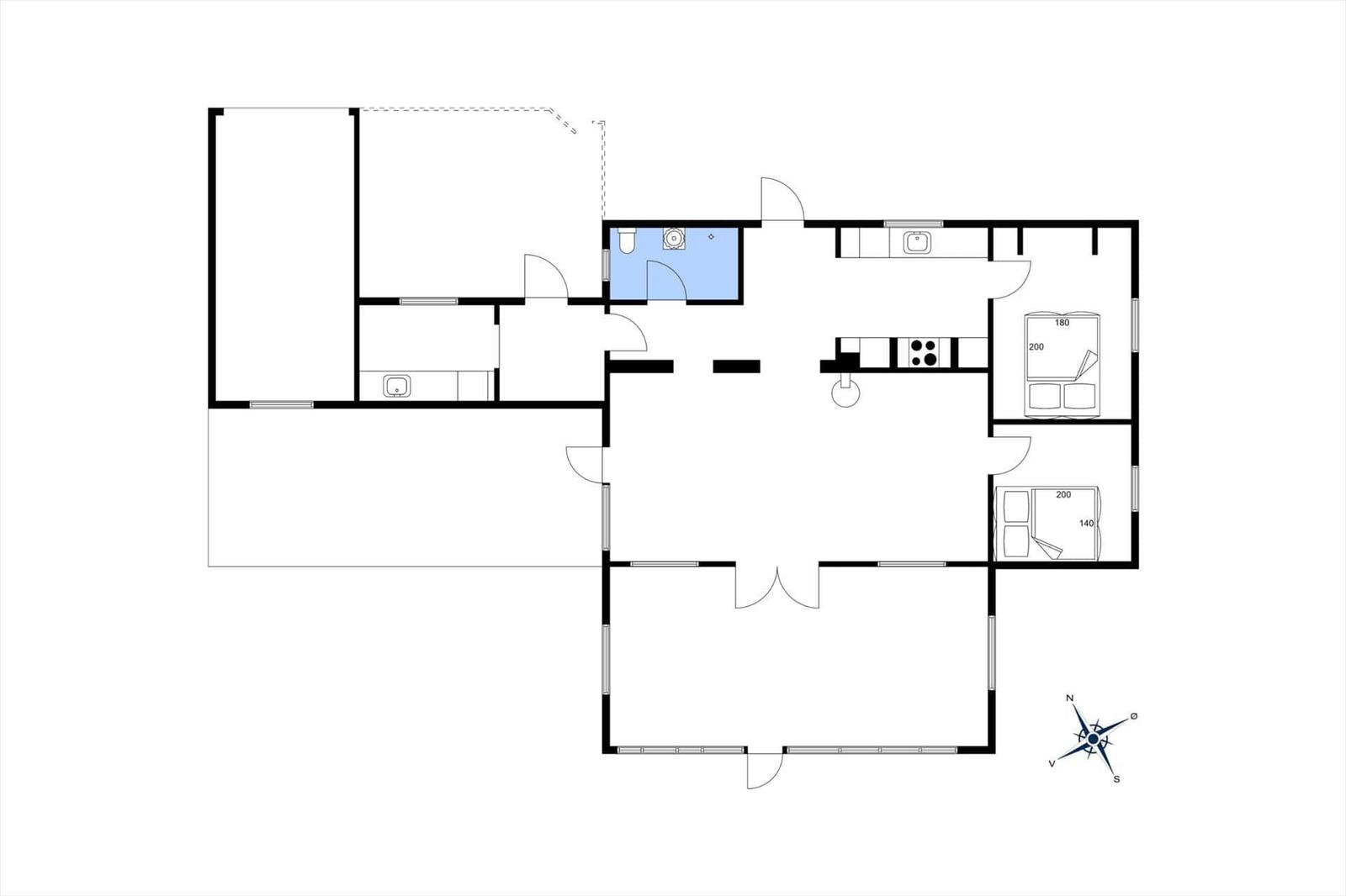 Dieses Grundrissbild zeigt eine Wohnung mit Küche, Bad, zwei Schlafzimmern und einem Wohnbereich.