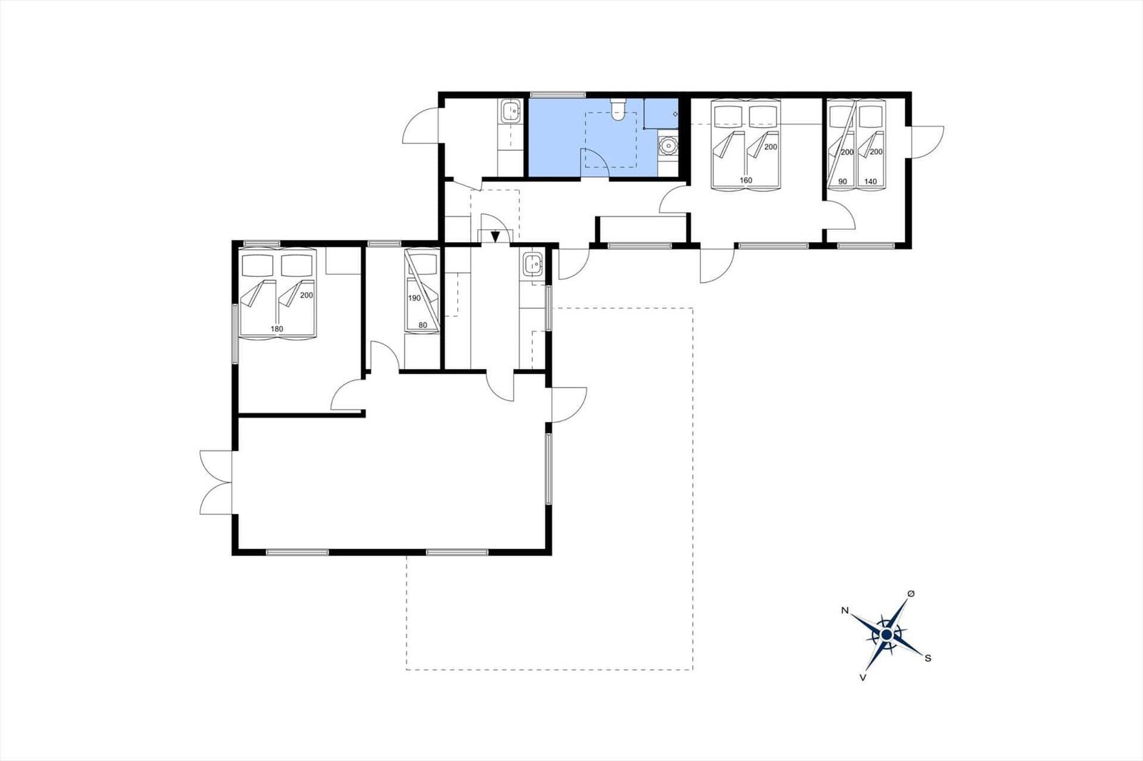 Wohnung mit mehreren Schlafzimmern und Bad. Flur mit Treppe. Raumübersicht.
