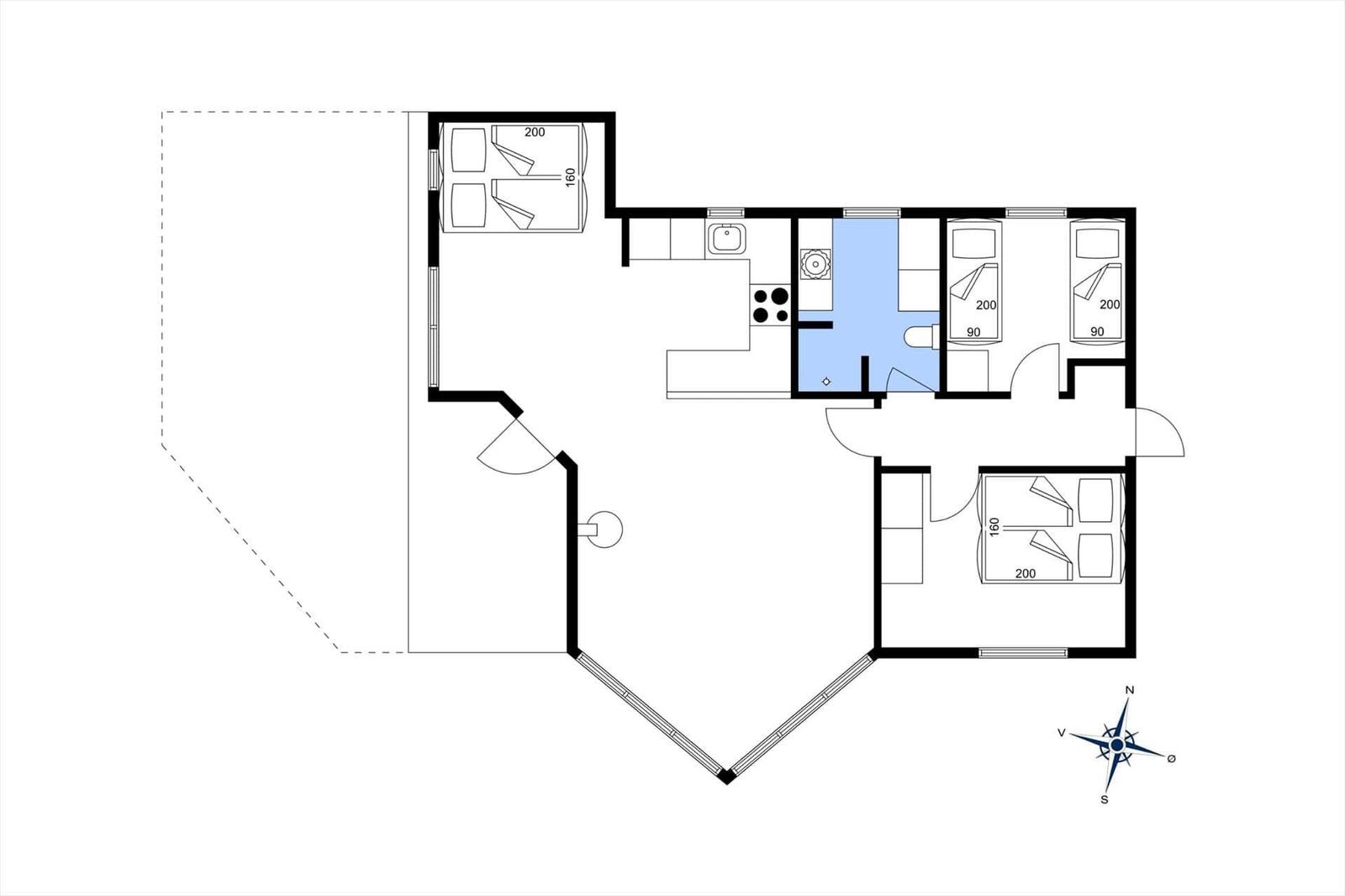 Wohnung mit drei Schlafzimmern, Küche und Bad. Flur mit Treppe.