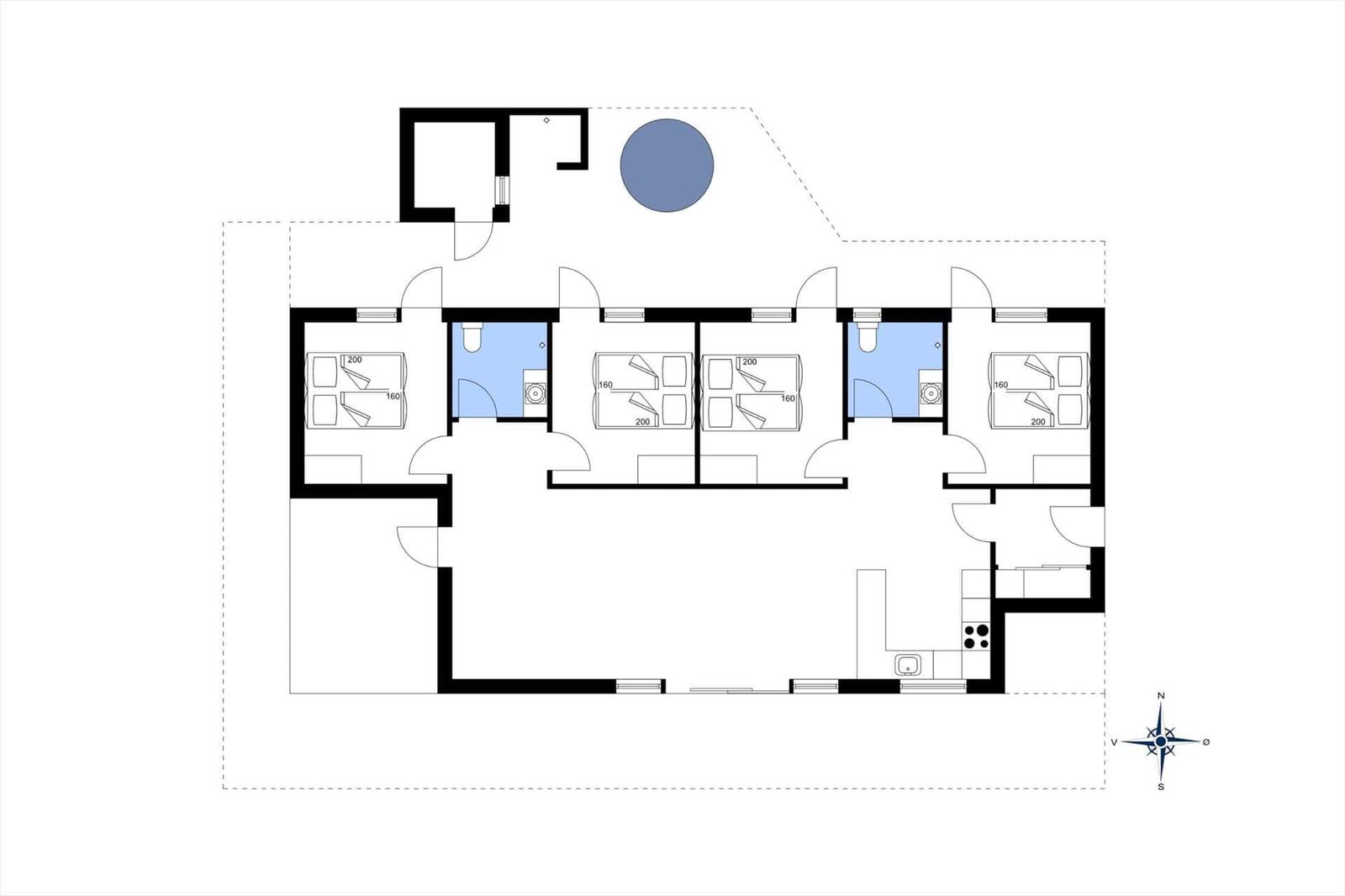 Fünf Schlafzimmer, zwei Bäder, Küche und Terrasse mit Pool.