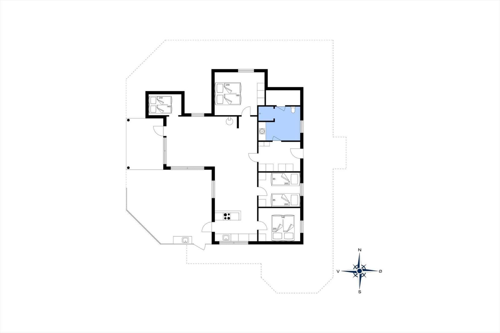Grundriss einer Wohnung mit mehreren Schlafzimmern und Küche.