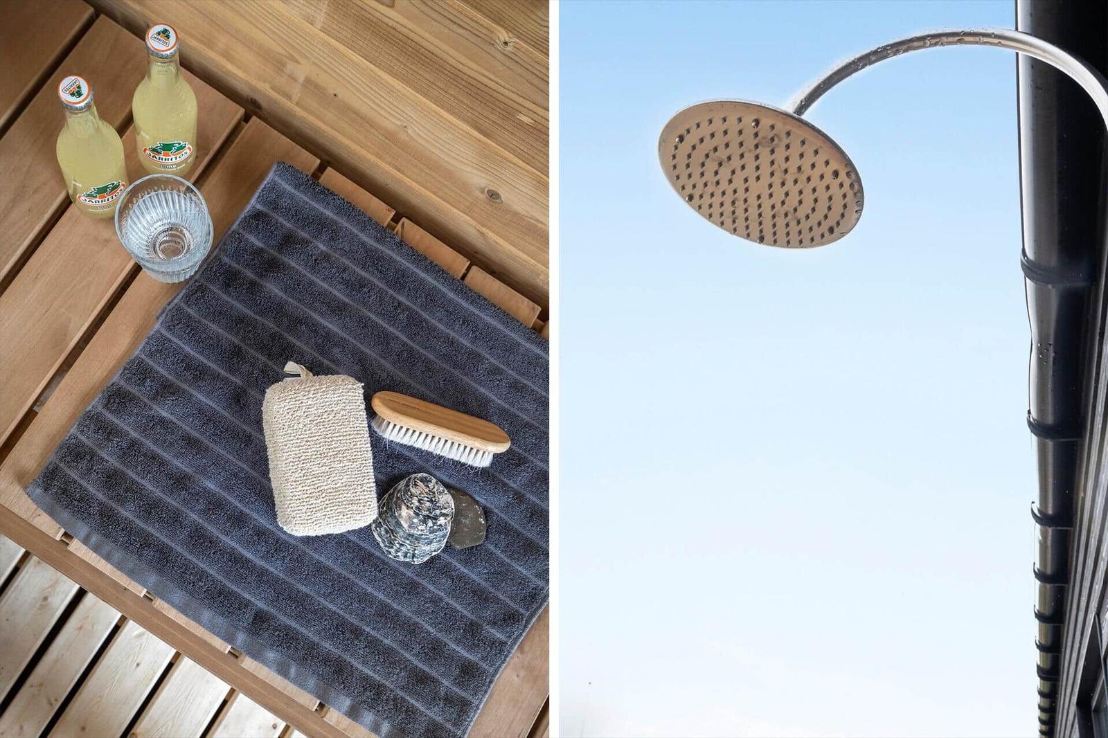 Sauna mit Handtuch, Flaschen und Duschvorrichtung im Freien
