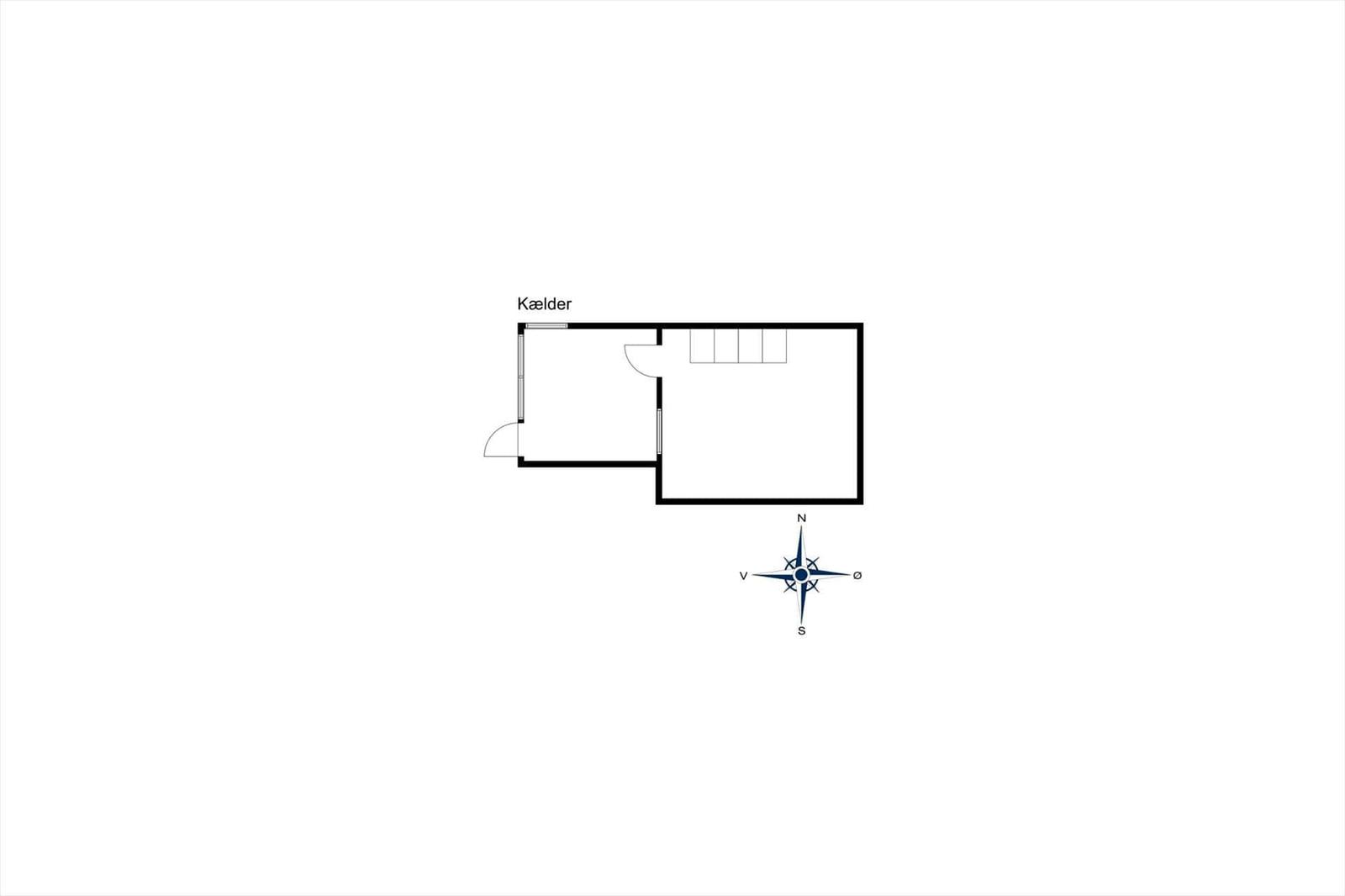Basement area with stairs and orientation to the north.
