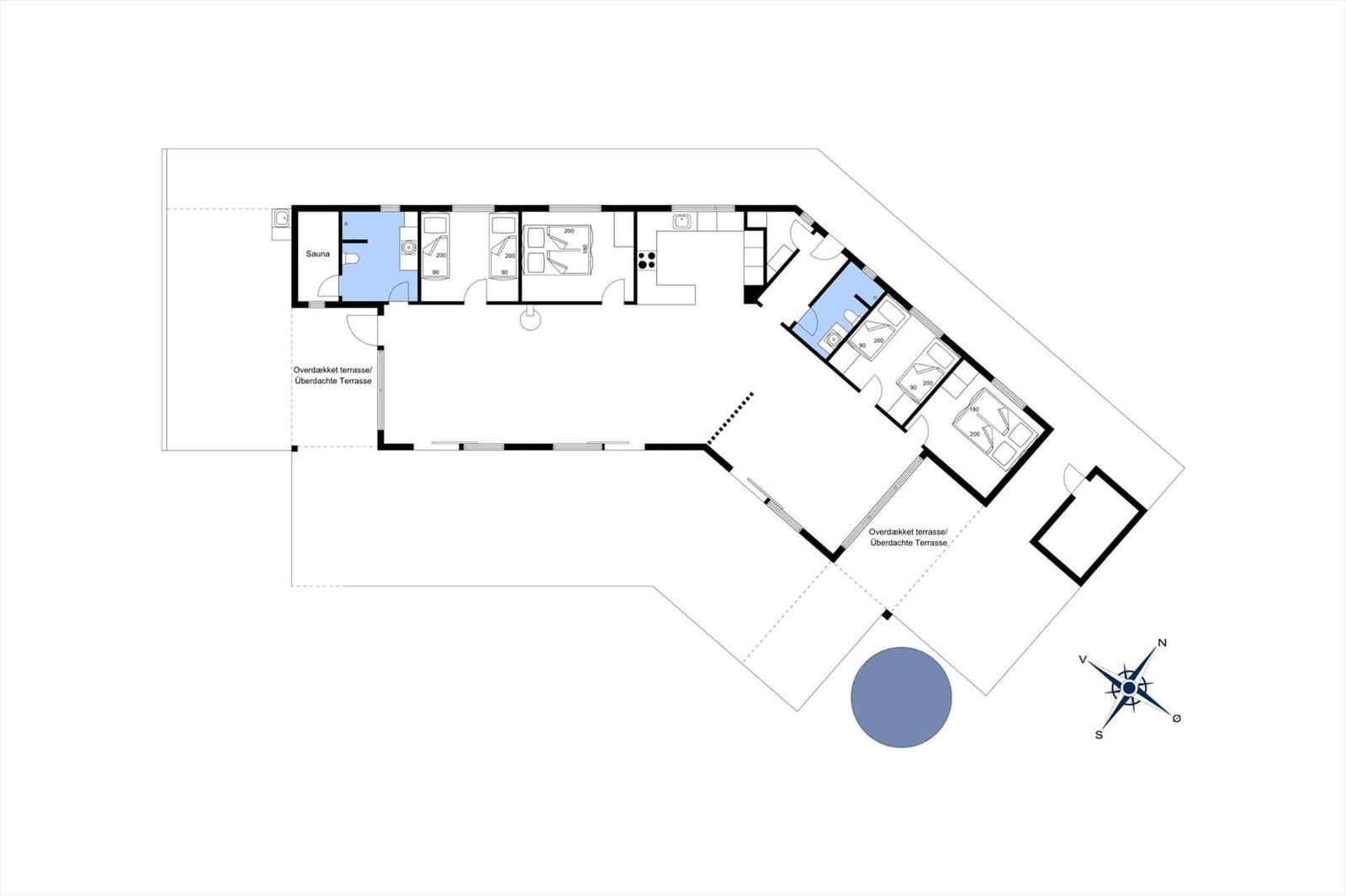 Dieses Grundrissbild zeigt eine Wohnung mit Sauna, zwei überdachten Terrassen und mehreren Schlafzimmern.