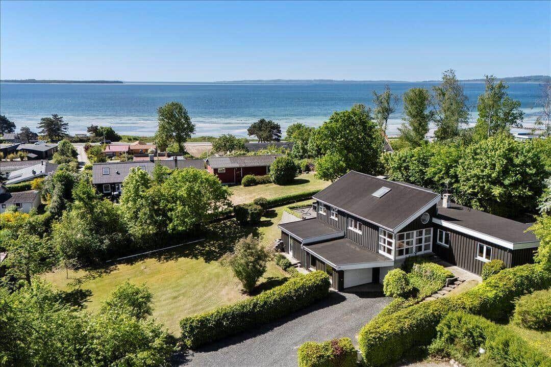 Haus mit Garten und Blick aufs Meer