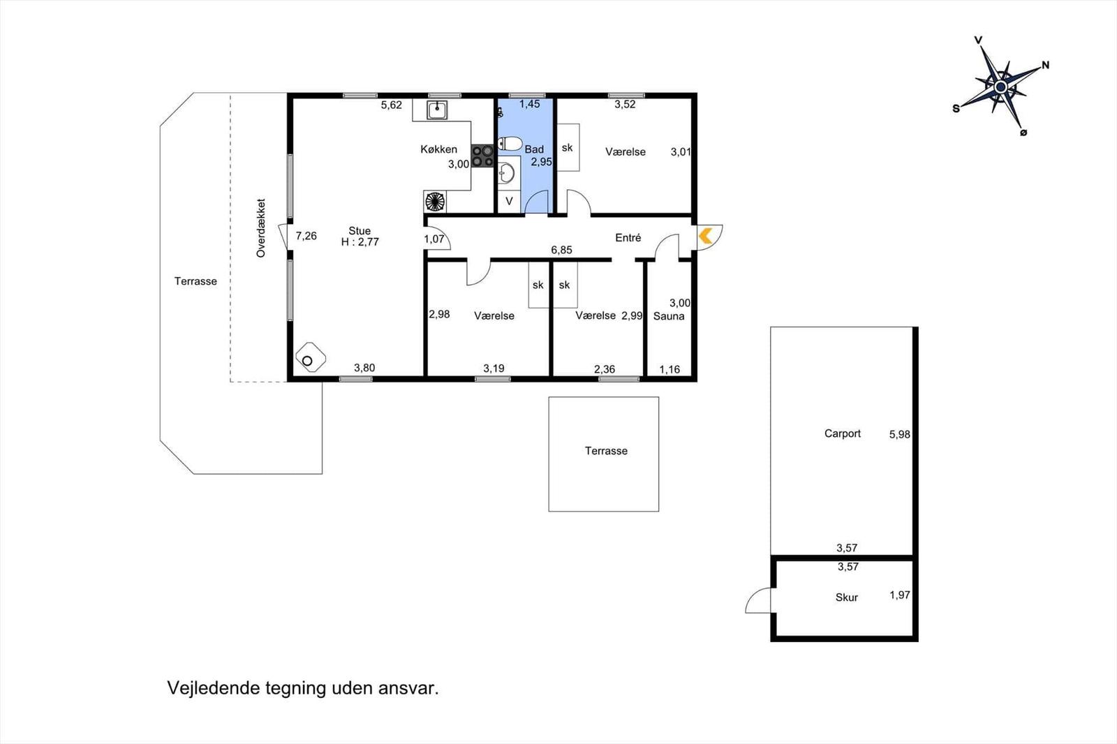 Funktionaler Grundriss mit Küche, Bad, Sauna und Terrassenbereich.