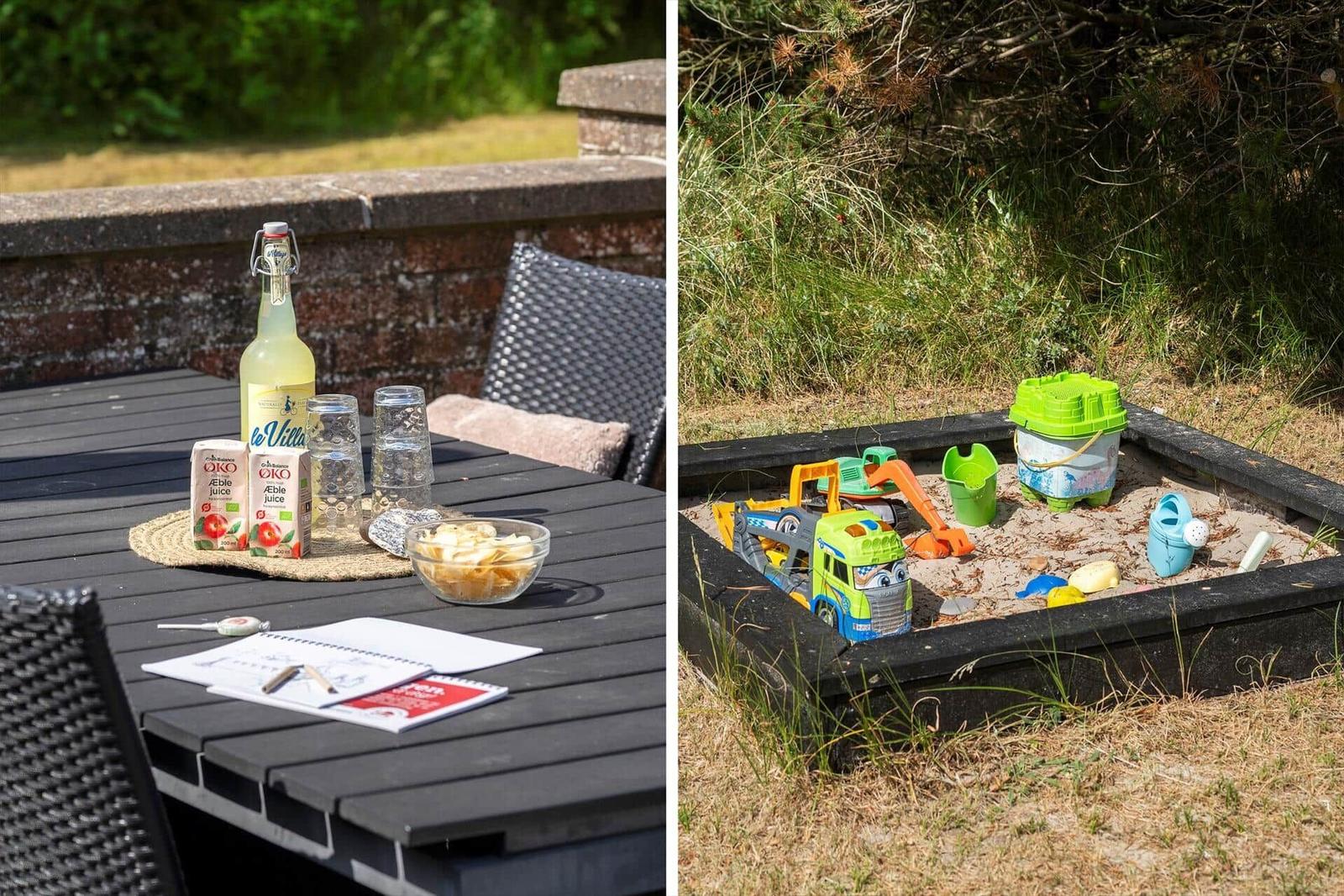 Außenbereich mit Tisch, Getränken und Spielzeugkiste im Sandkasten.