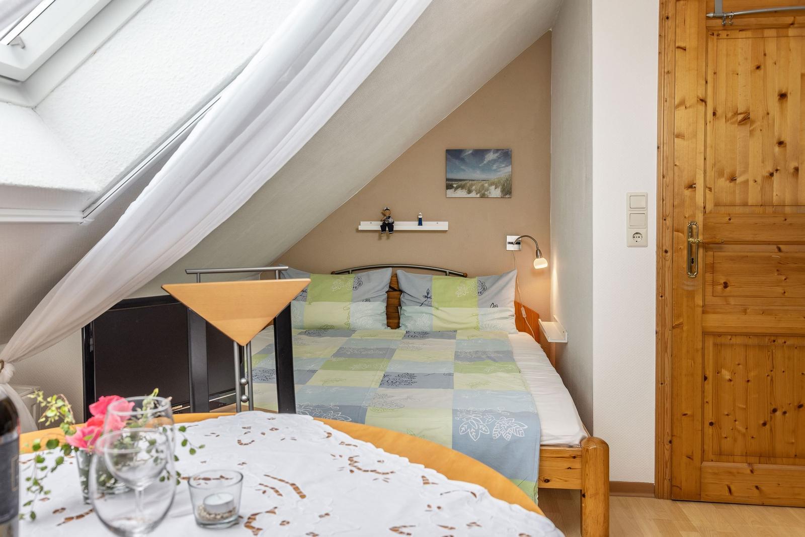 gemütliches Bett in der Nische...