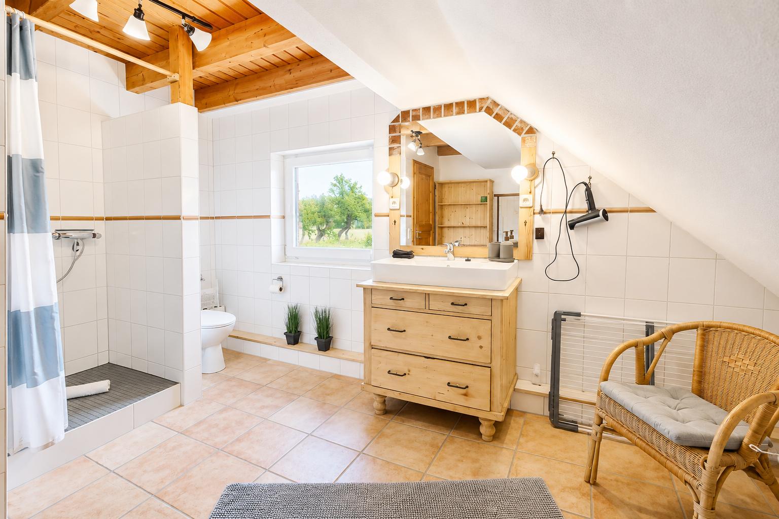 Badezimmer mit begehbarer Dusche...