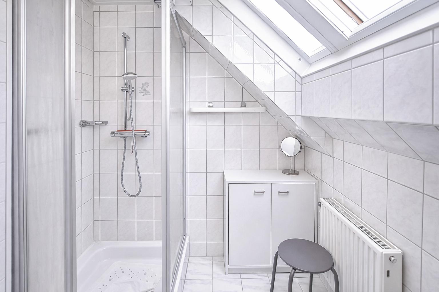 Badezimmer mit Dusche...