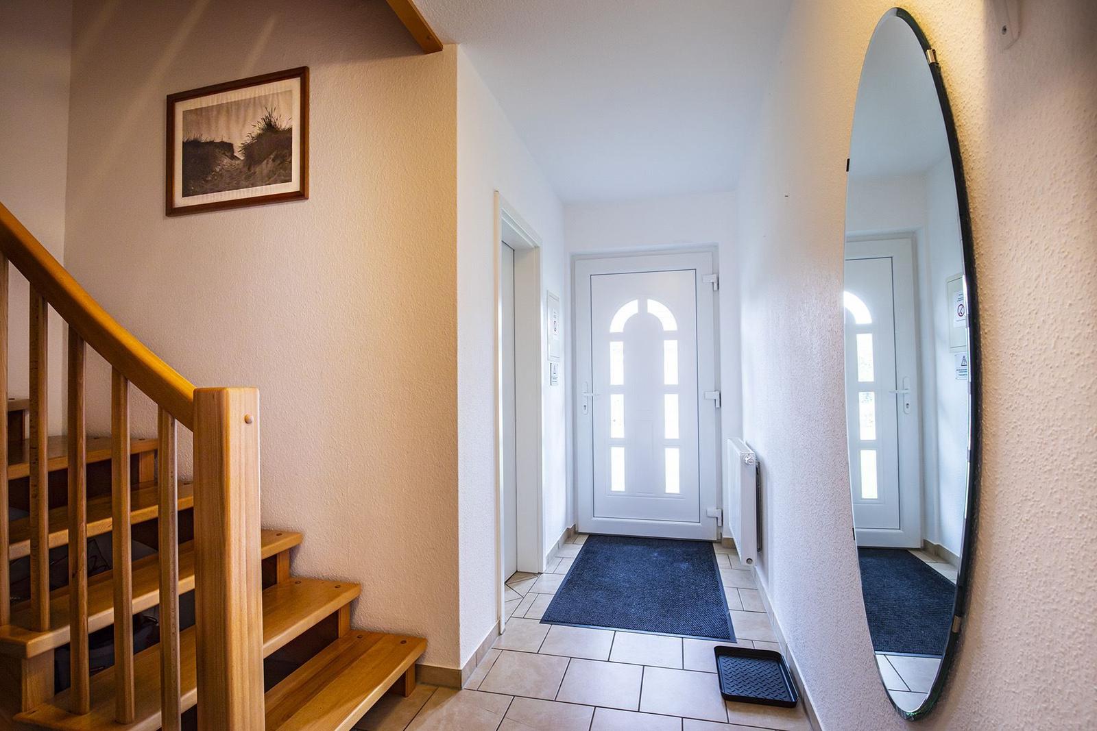 Eingangsbereich mit Treppe nach oben...