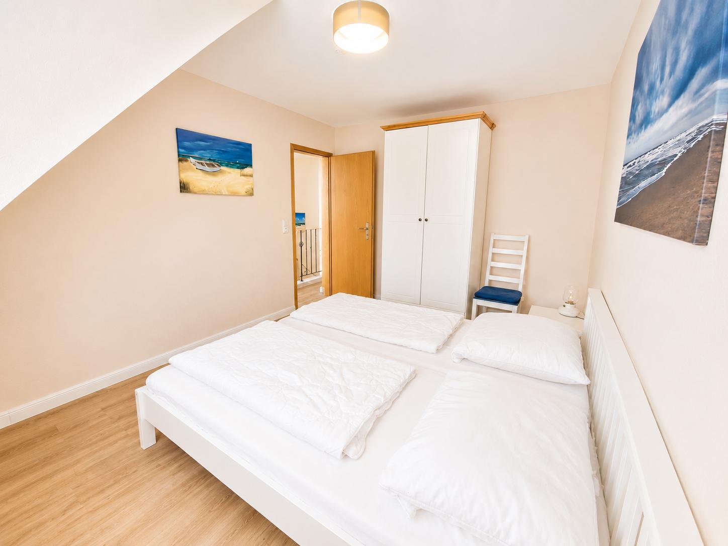 Schlafzimmer 2 mit Kleiderschrank...