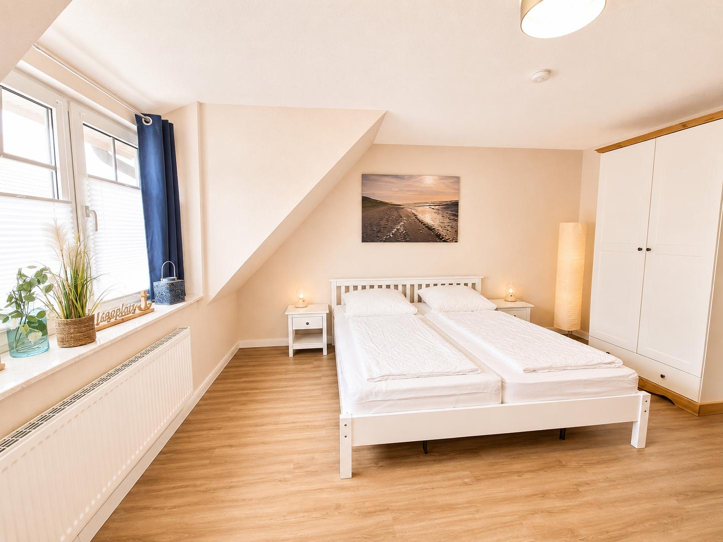 Schlafzimmer 1...