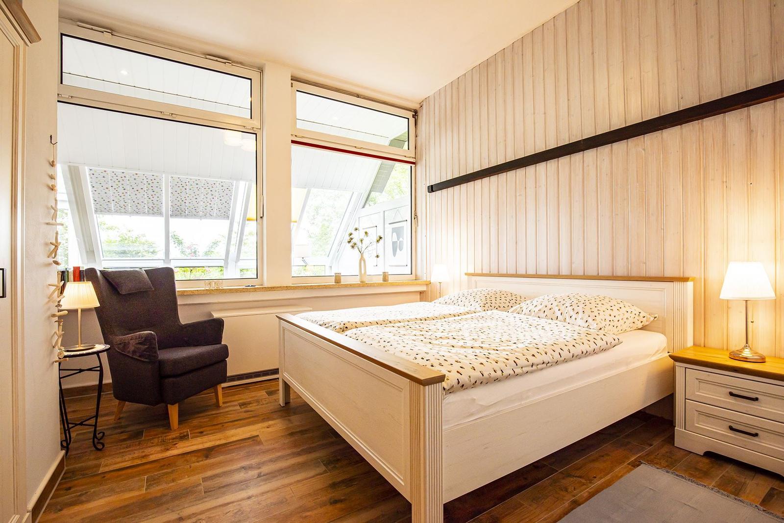 Schlafzimmer 1...