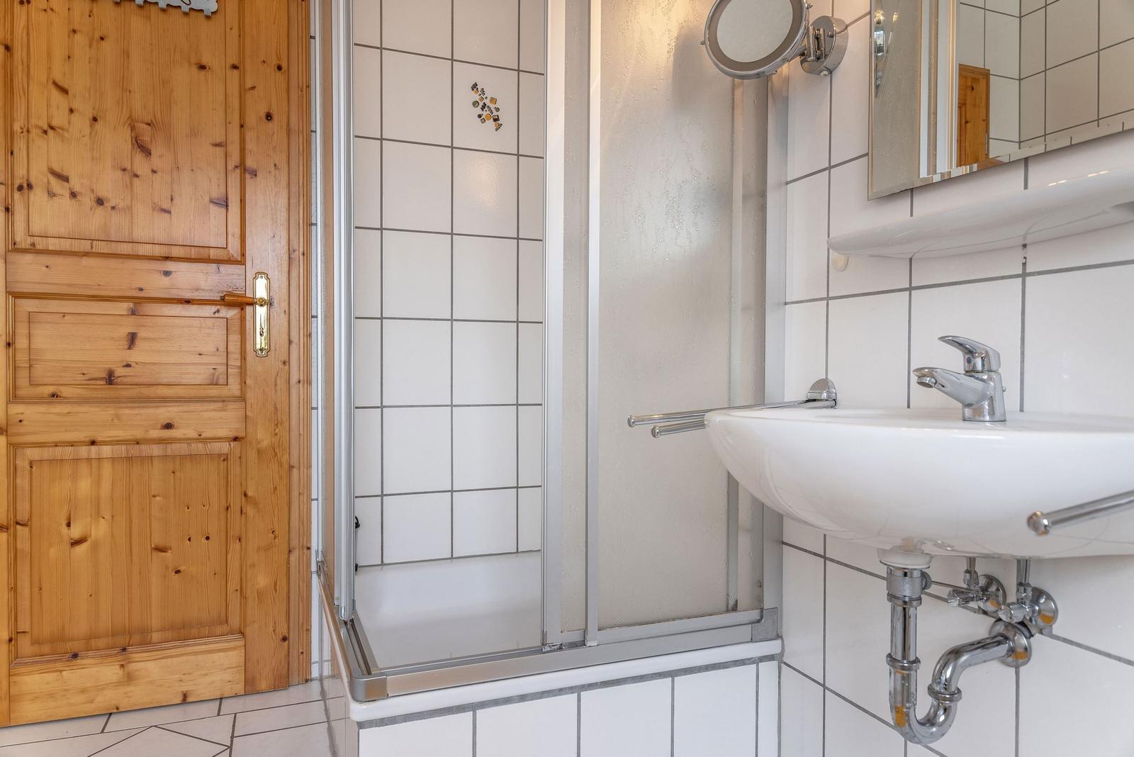 Badezimmer mit Dusche...