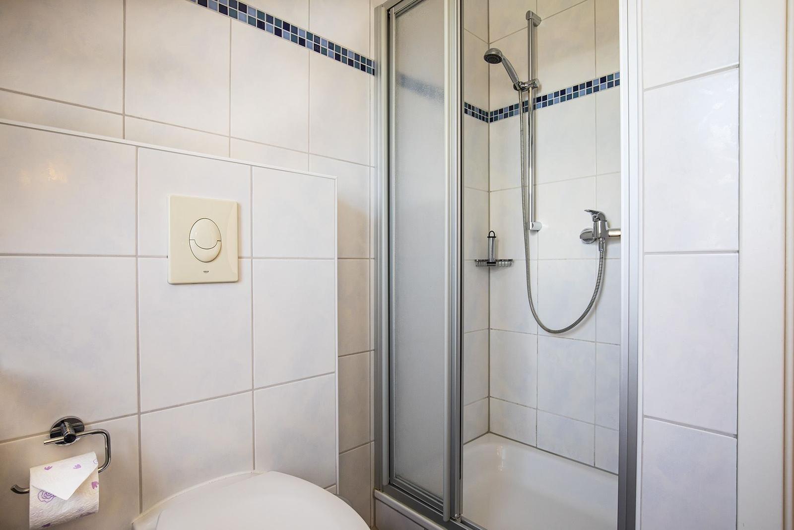 Badezimmer mit Dusche...