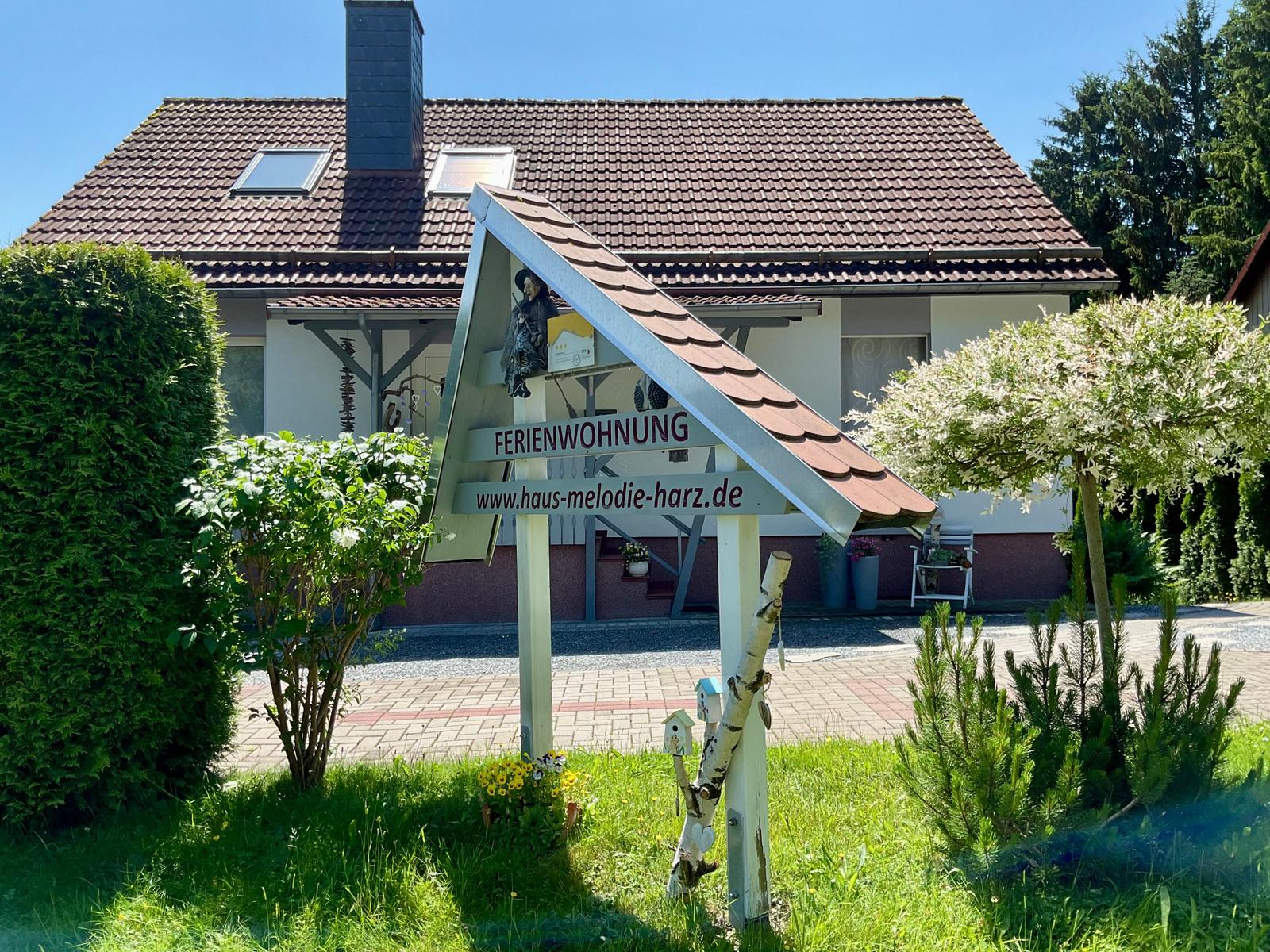 Hier parkt ihr Auto sicher auf unserem Grundstück.