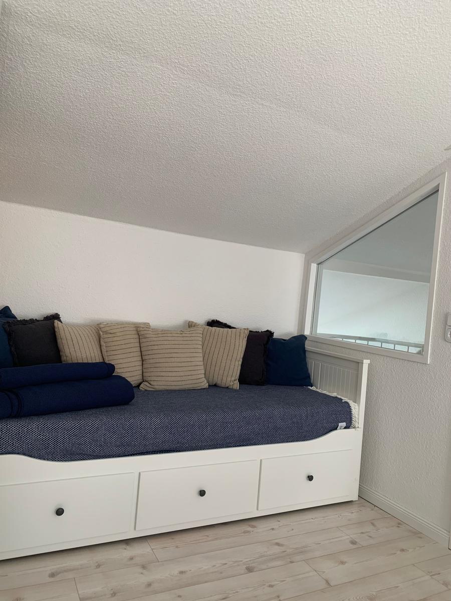 Ausziehbares Tagesbett im 1.OG. 
Schlafplatz für 2 kleine Kinder.