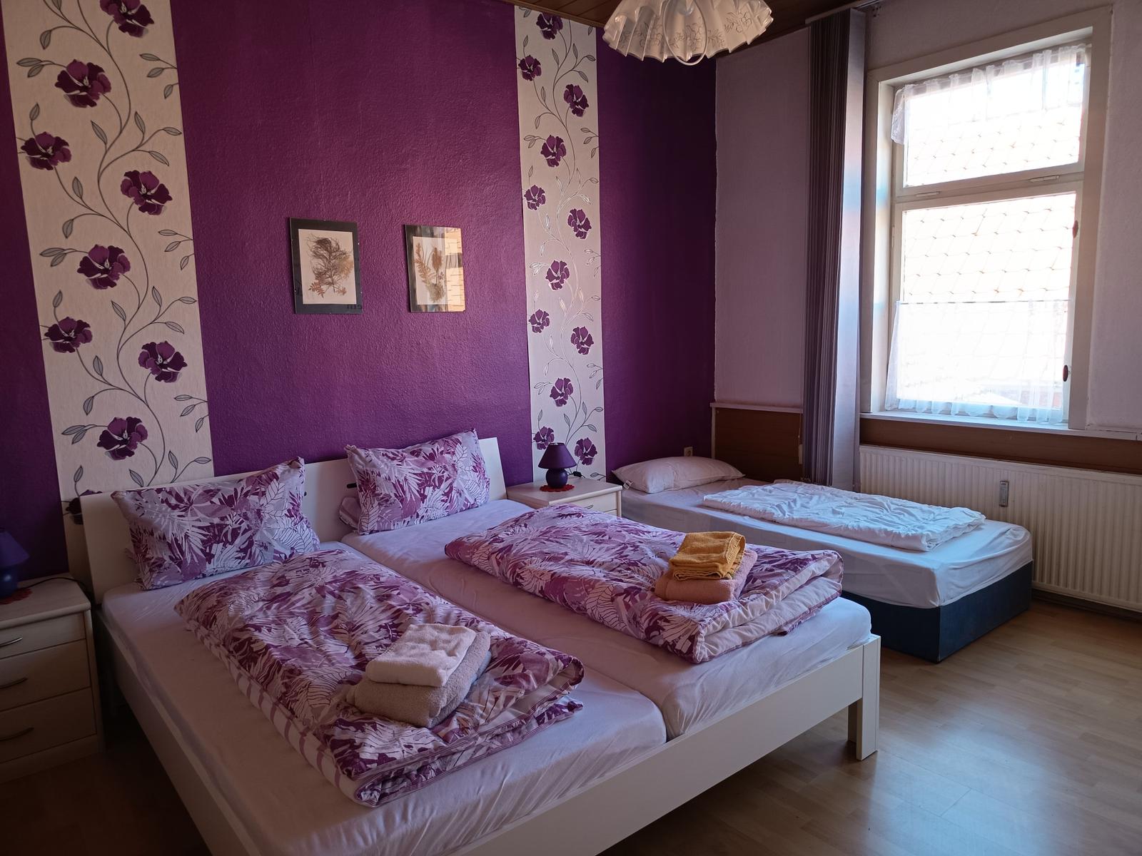 Schlafzimmer 1