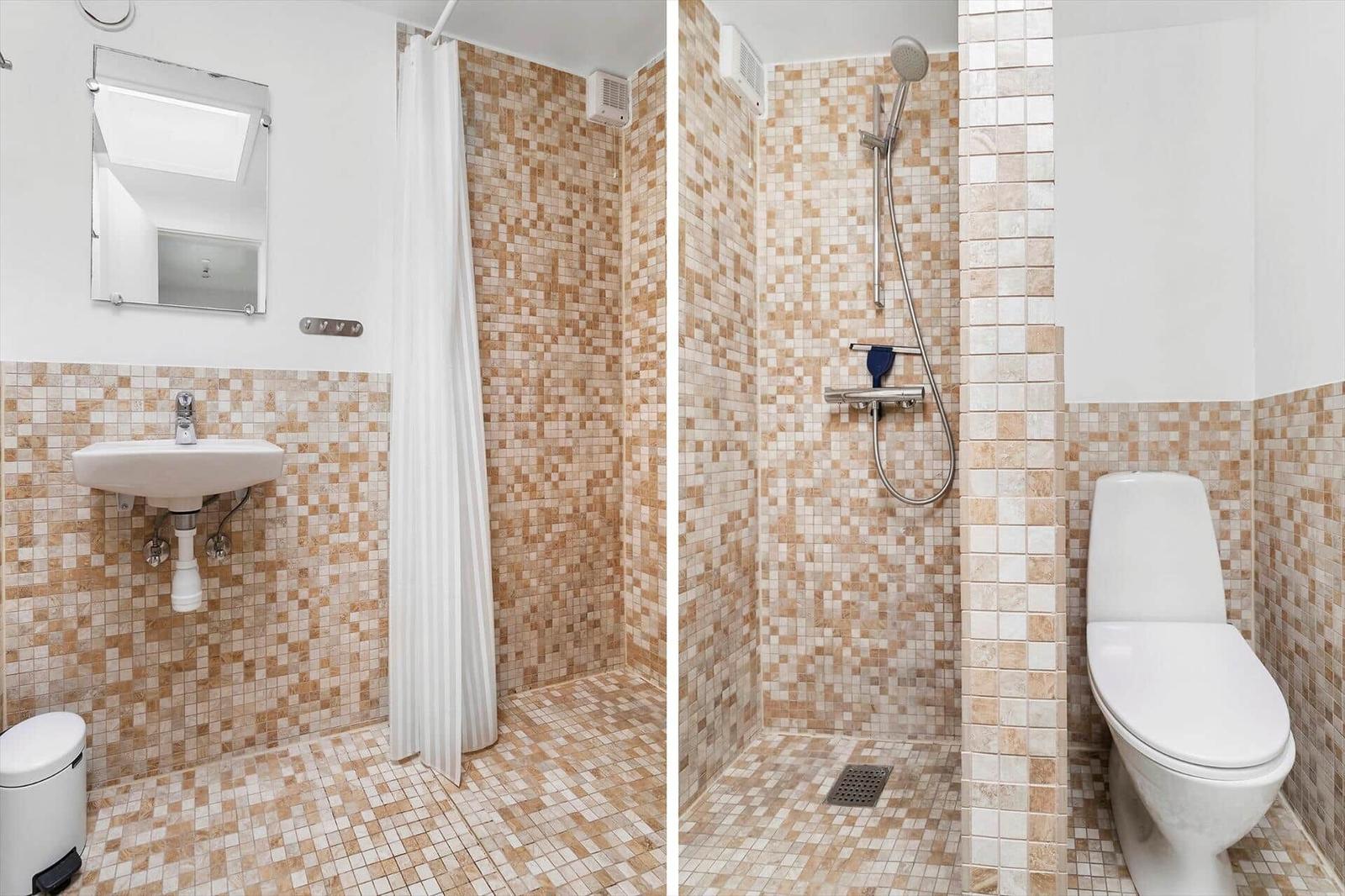 Badezimmer mit Dusche, Toilette und Waschbecken. Fliesen in Beigetönen.