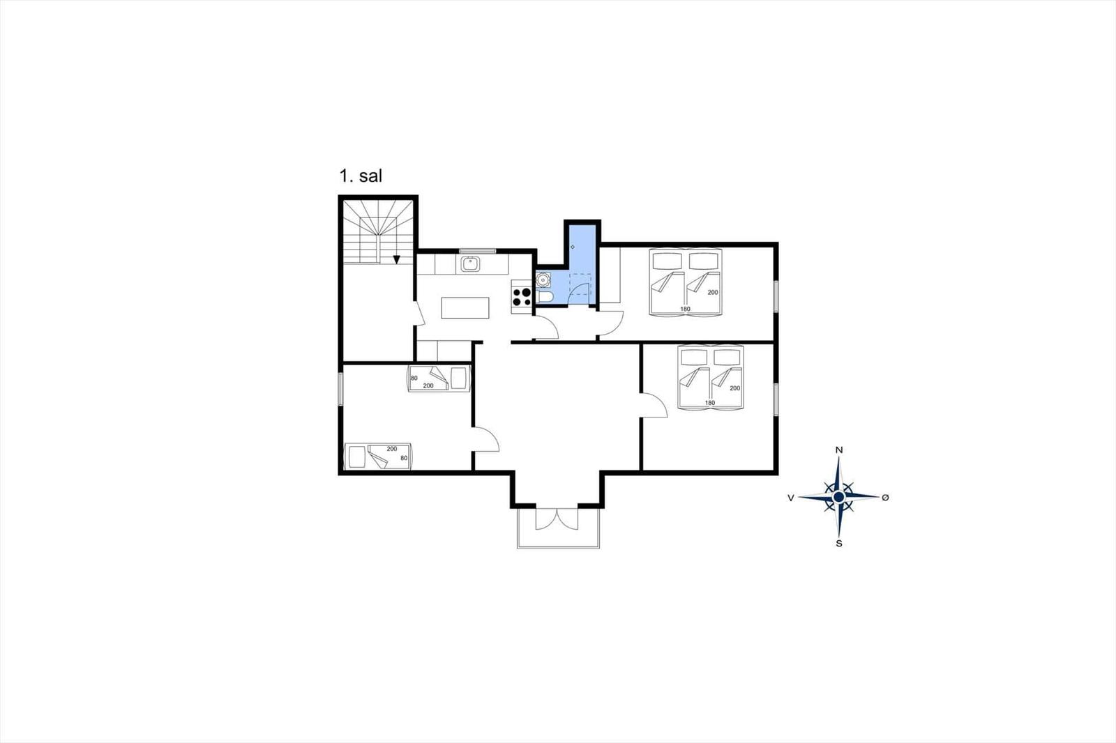 Erdgeschoss-Plan mit Küche, Bad, drei Schlafzimmern und Wohnbereich.