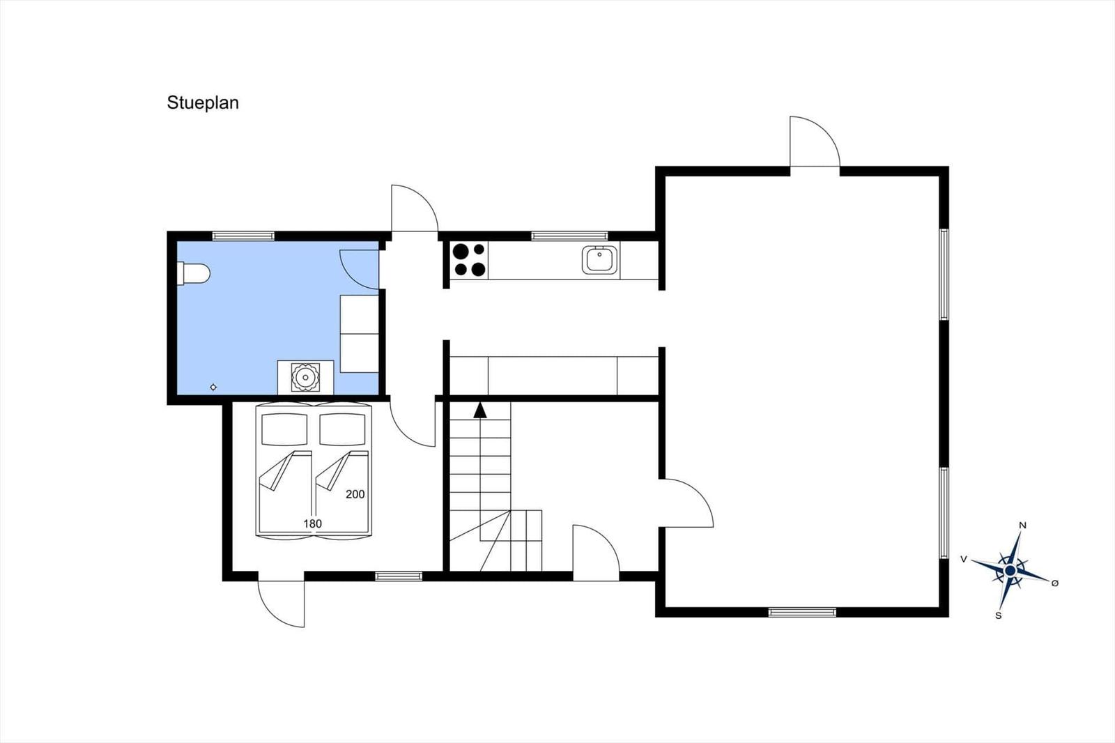 Stueplan zeigt Schlafzimmer, Küche und Treppenhaus mit Orientierung.