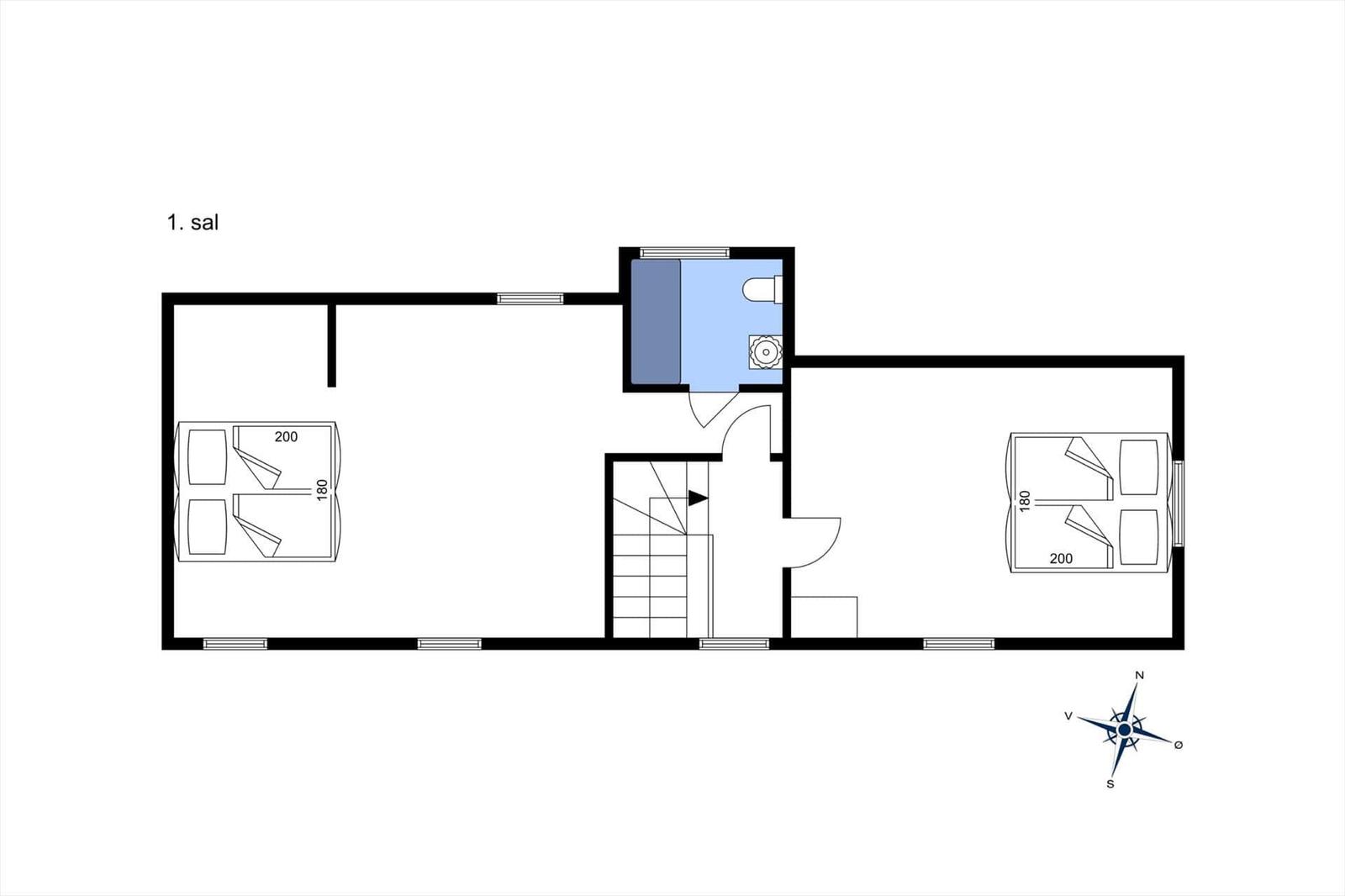 Erdgeschoss mit zwei Schlafzimmern, Bad und Treppe zur oberen Etage.