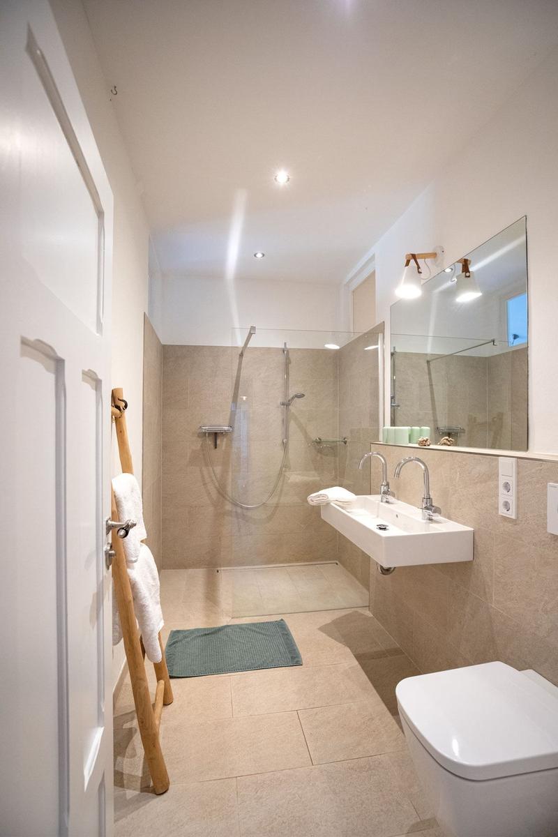 Badezimmer 2 mit Dusche...