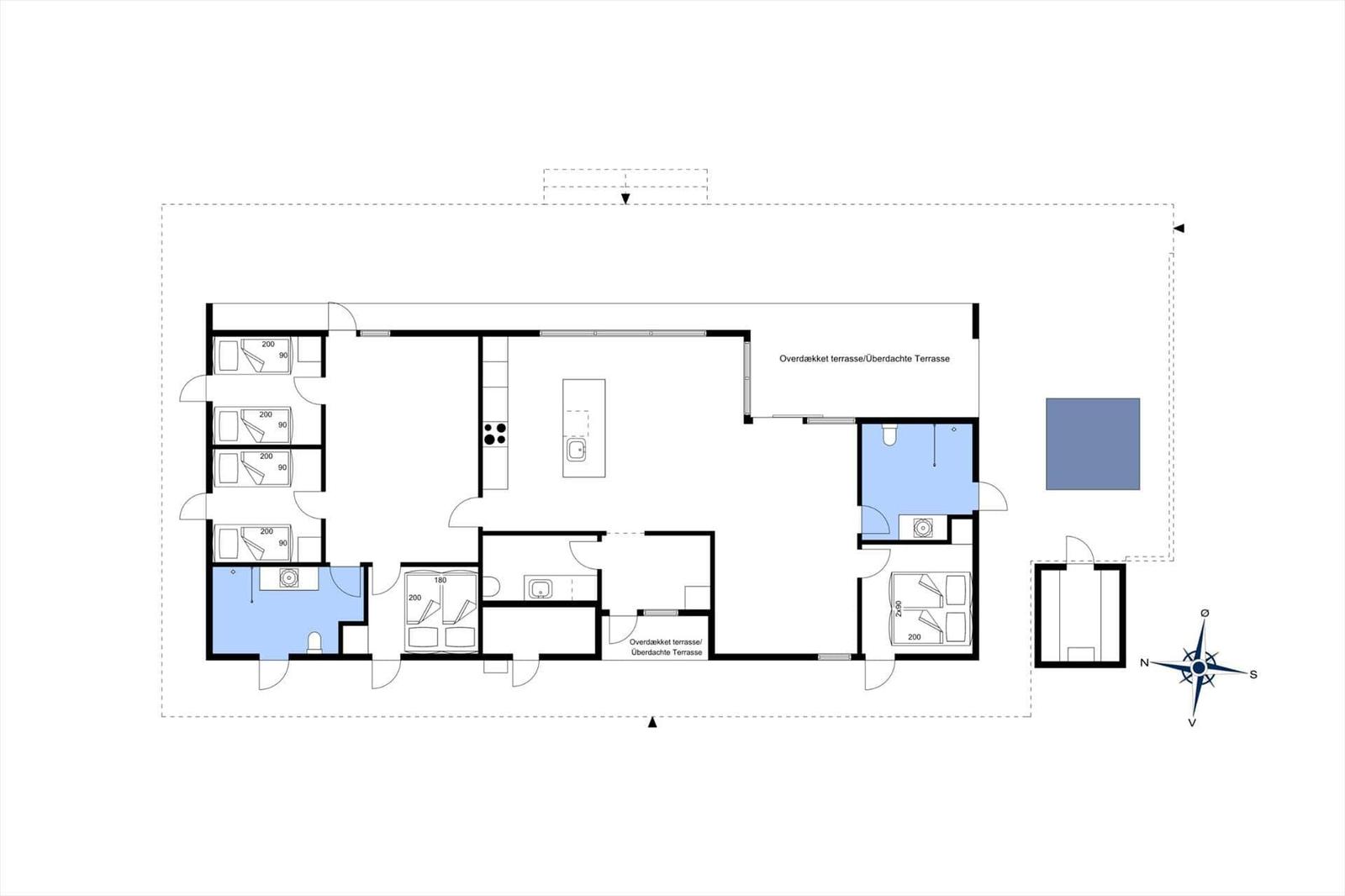 Wohnung mit mehreren Schlafzimmern, Küche und überdachter Terrasse.