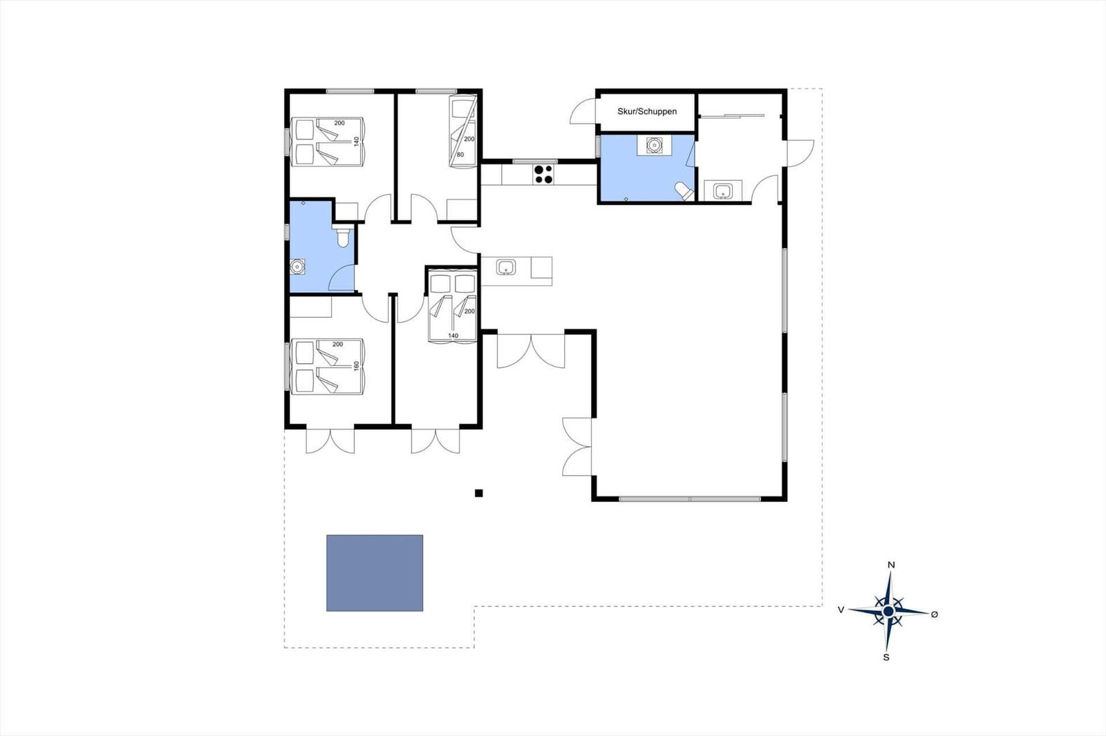 Apartment with three bedrooms, kitchen, and bathroom. Outdoor area with terrace.