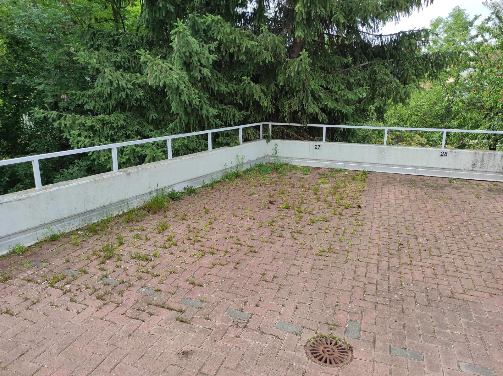 Parkplatz Nr. 27 auf dem Parkdeck