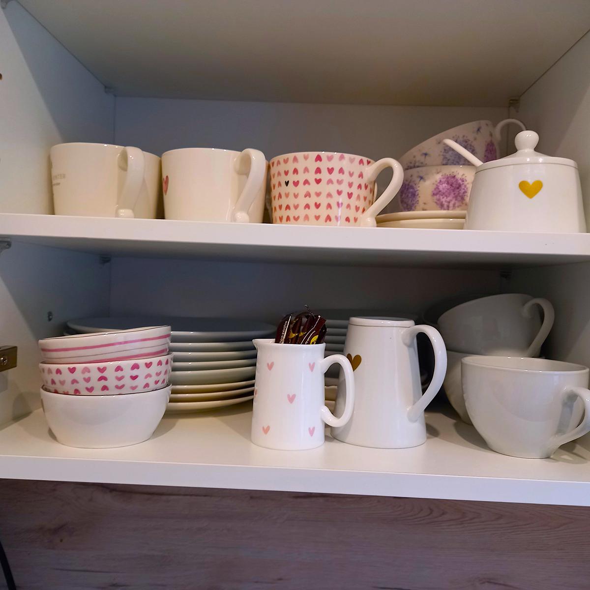 neu angeschafft
modernes Kaffee-Tee-Geschirr
bastions collections