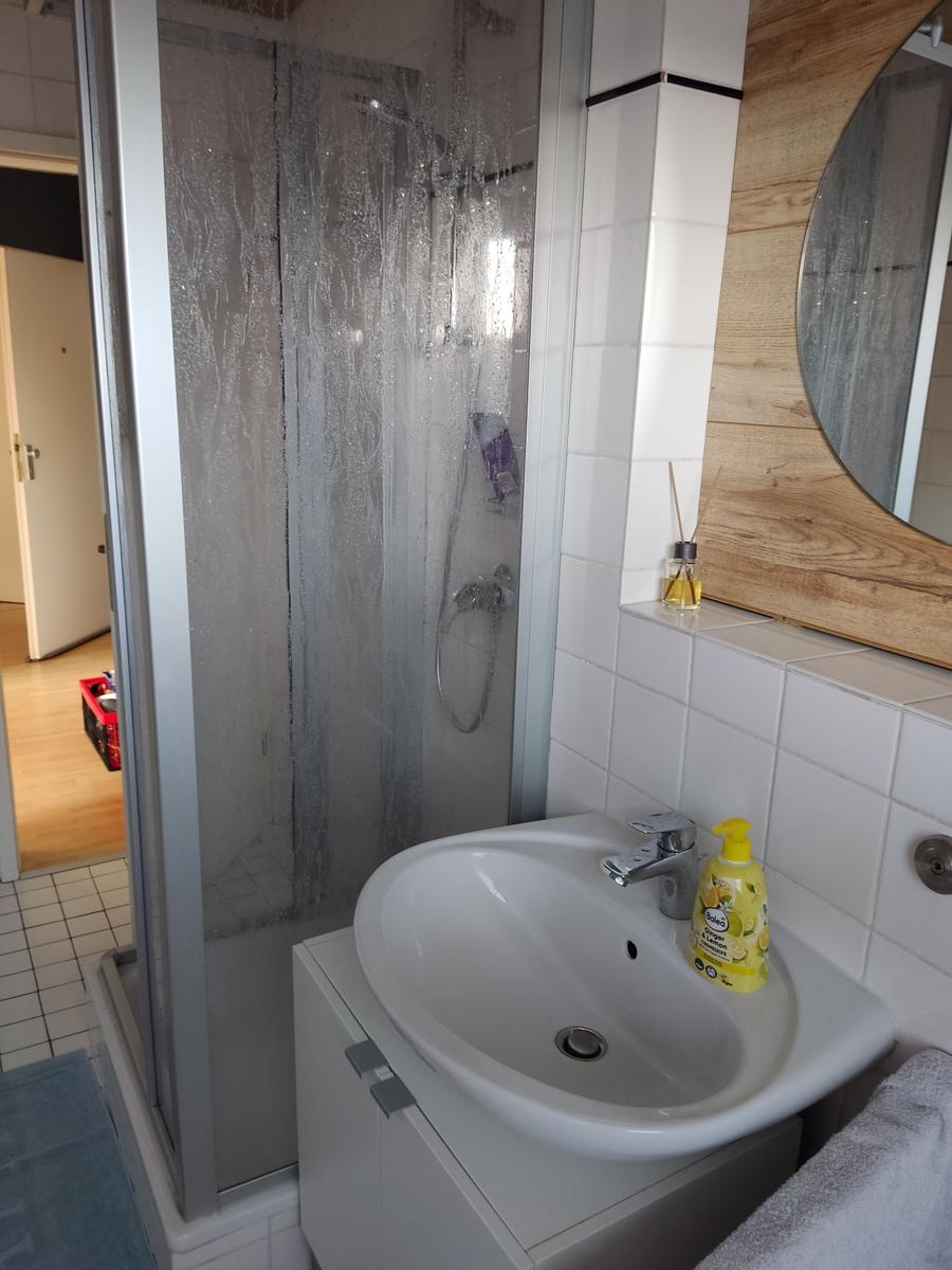 Badezimmer mit WC und Dusche