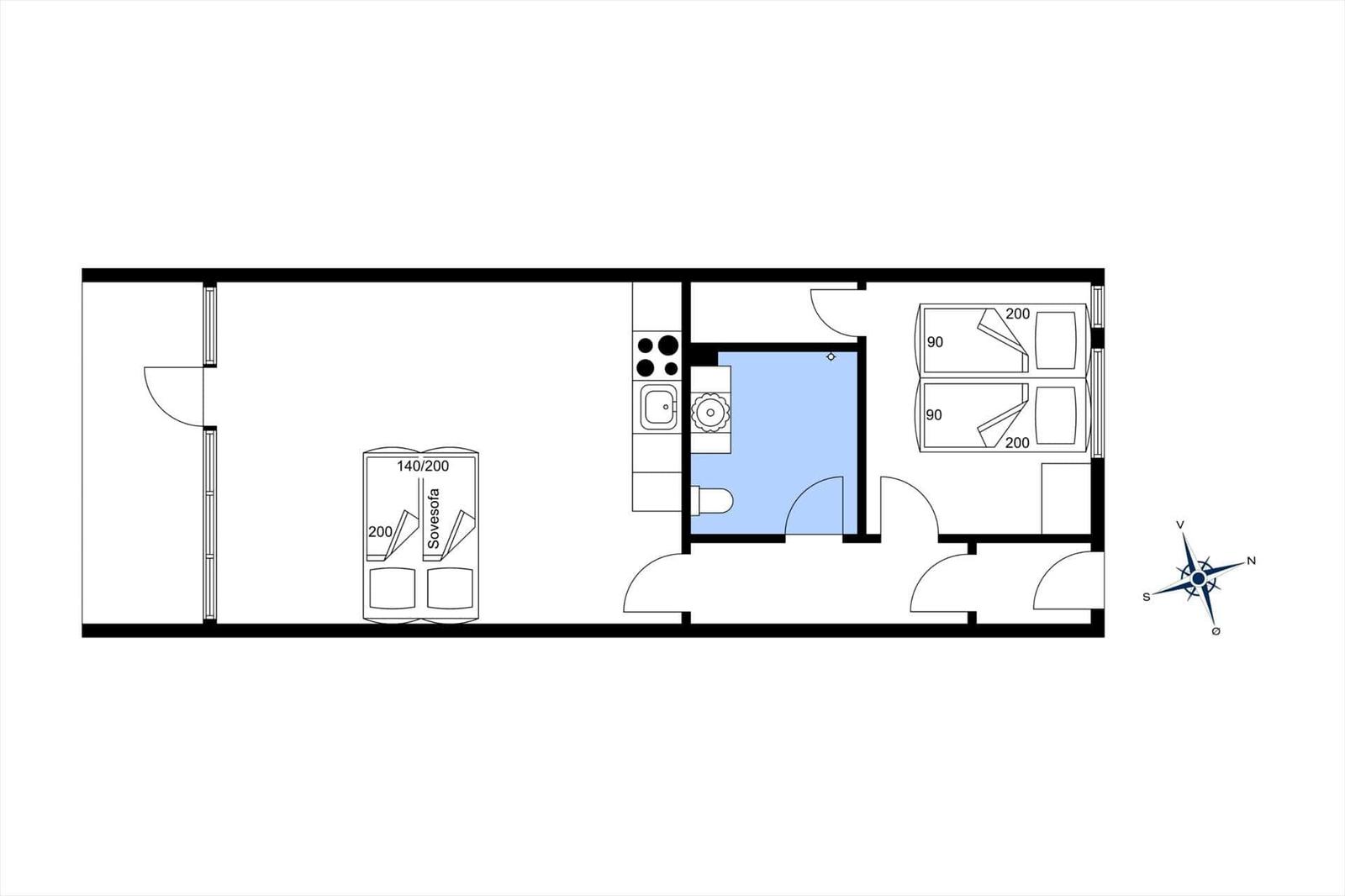 Wohnung mit Küche, Bad und Schlafbereich mit zwei Betten.