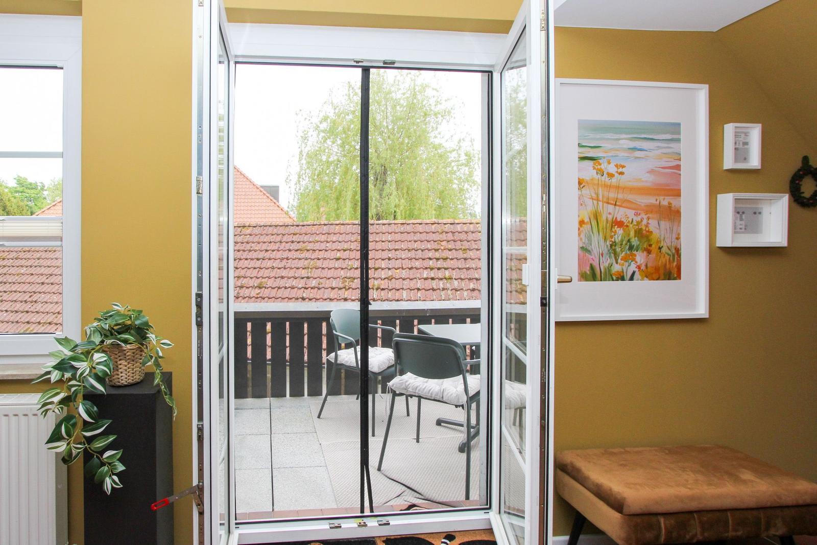 Wohnzimmer und Balkon