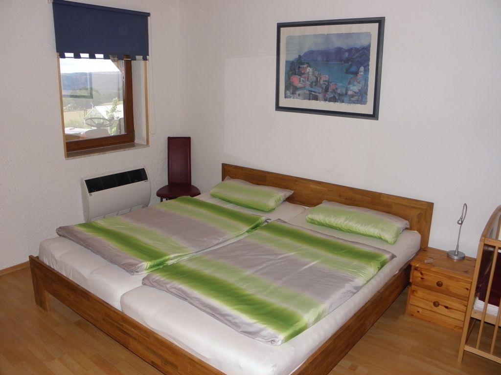 Schlafzimmer an der Terasse