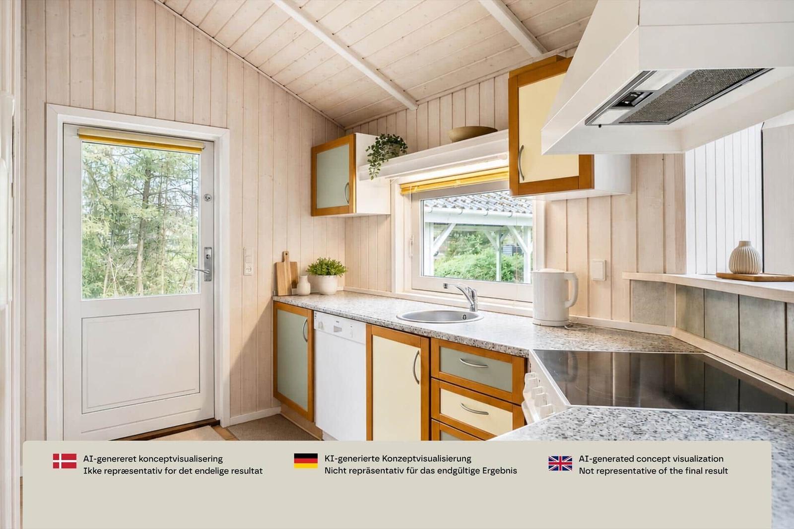 Küche mit Holzwänden, Arbeitsplatte und Fenster. Tür und Küchenspüle sind sichtbar.
