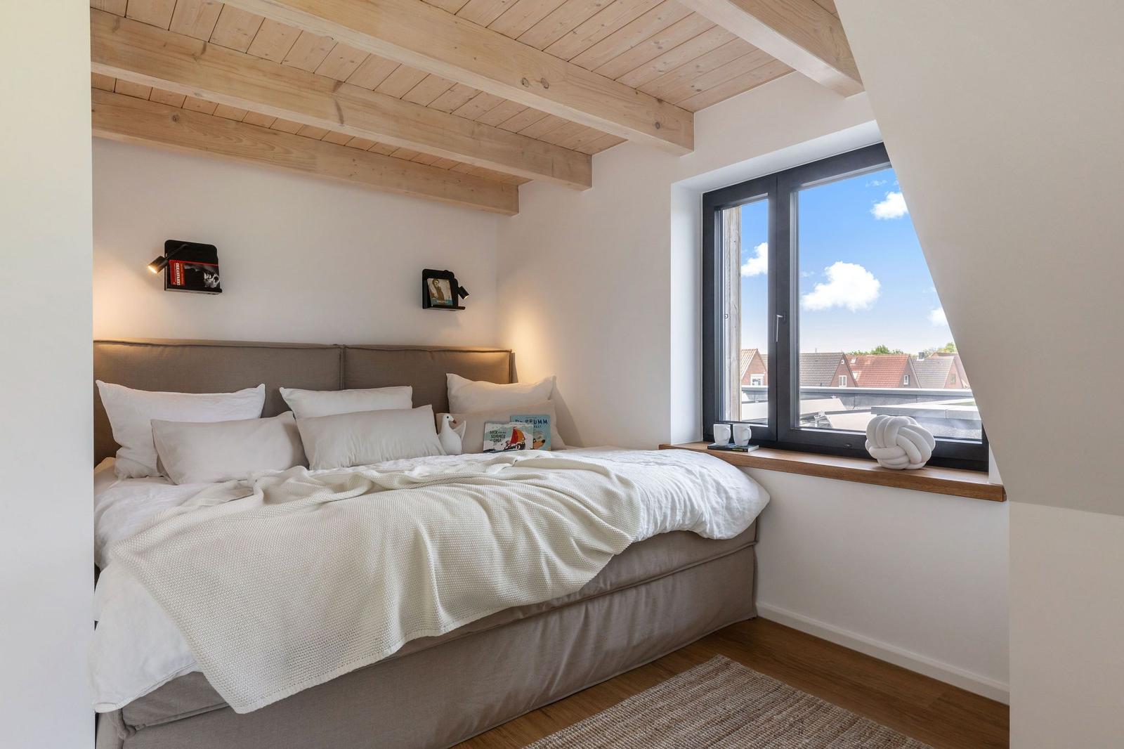 Schlafzimmer 2 im OG mit Familienbett 240x200